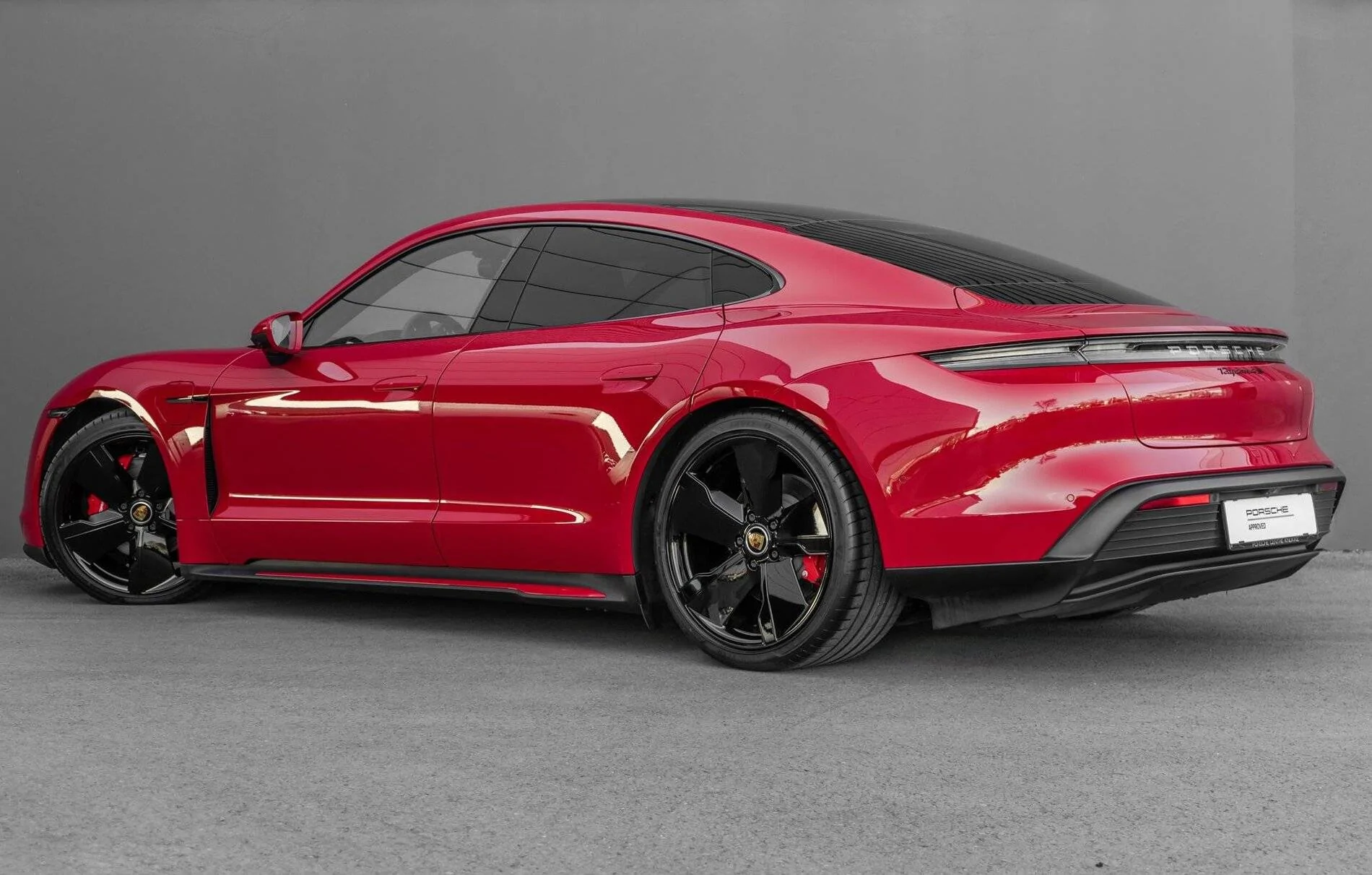 Porsche Taycan CARMINE RED Taycan Club A3254AD4-14B5-4DC1-8FC7-C4869068B888