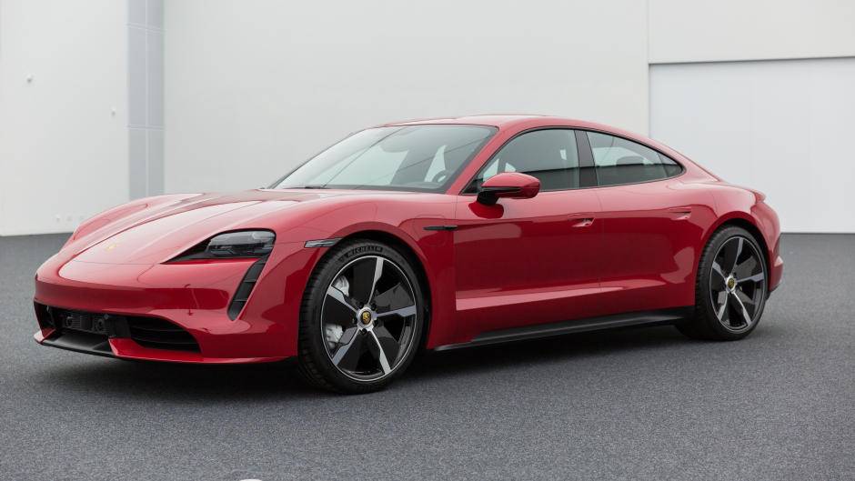 Porsche Taycan CARMINE RED Taycan Club 679E5102-5E1D-4B3F-93D6-9FEF43BDEA00
