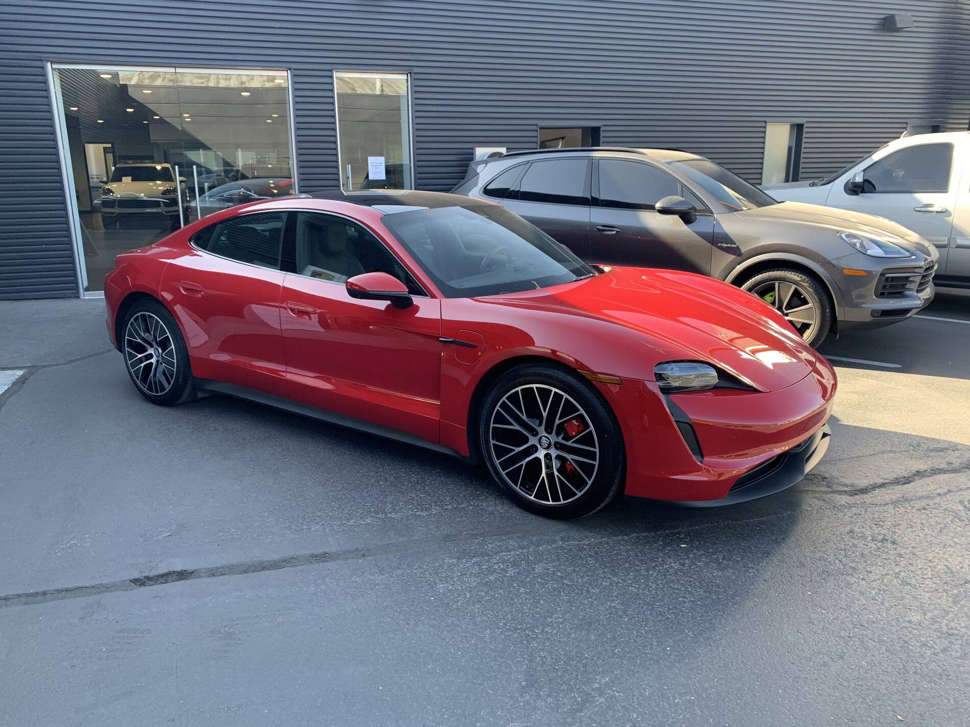 Porsche Taycan CARMINE RED Taycan Club 219A7676-0612-4638-99C7-66BA9C7B57FE