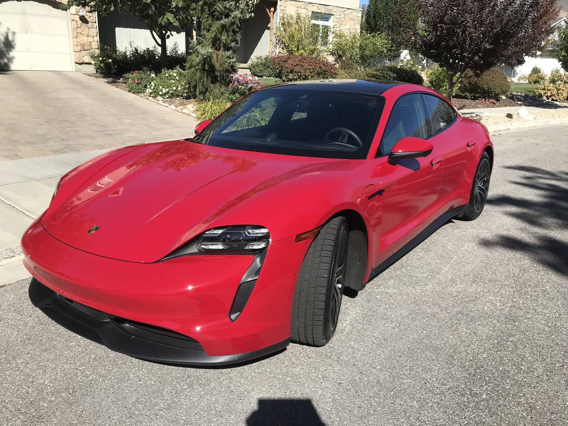 Porsche Taycan CARMINE RED Taycan Club 8D718AD3-2687-4064-8852-786C6FF710F5
