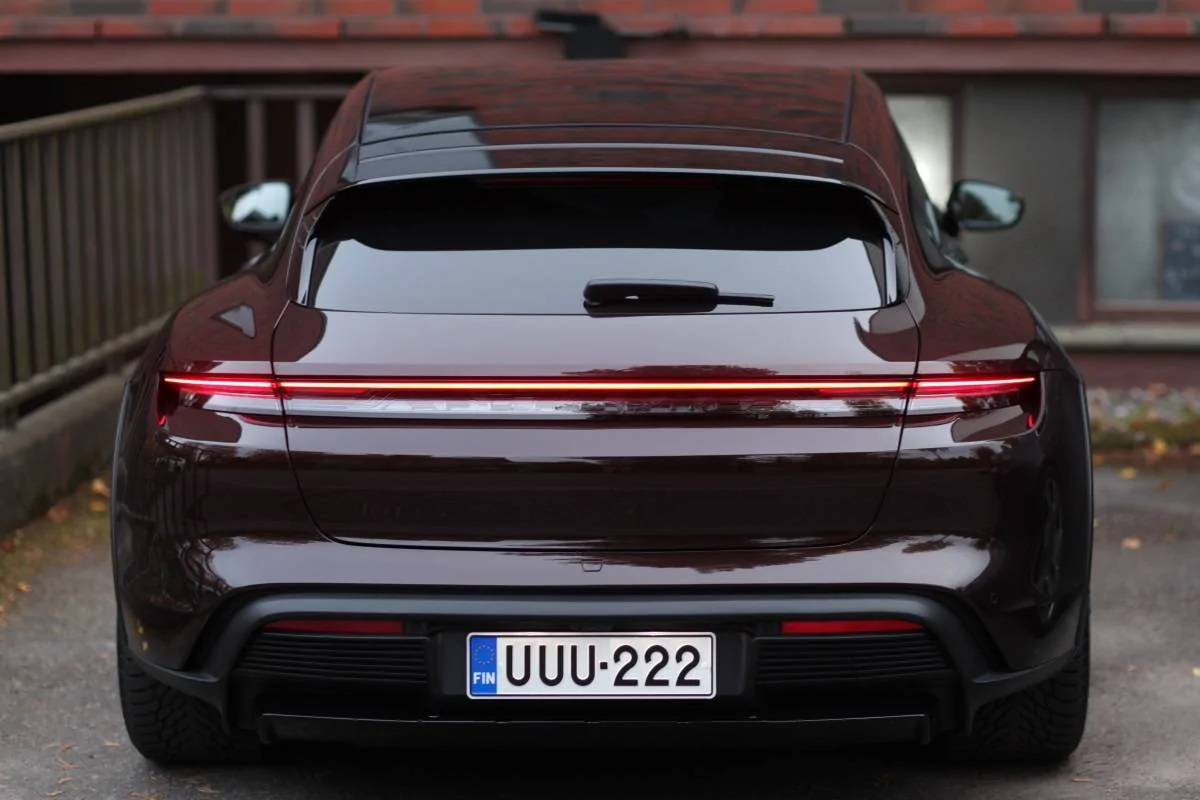 Porsche Taycan MAHOGANY METALLIC Taycan Club prsc_1