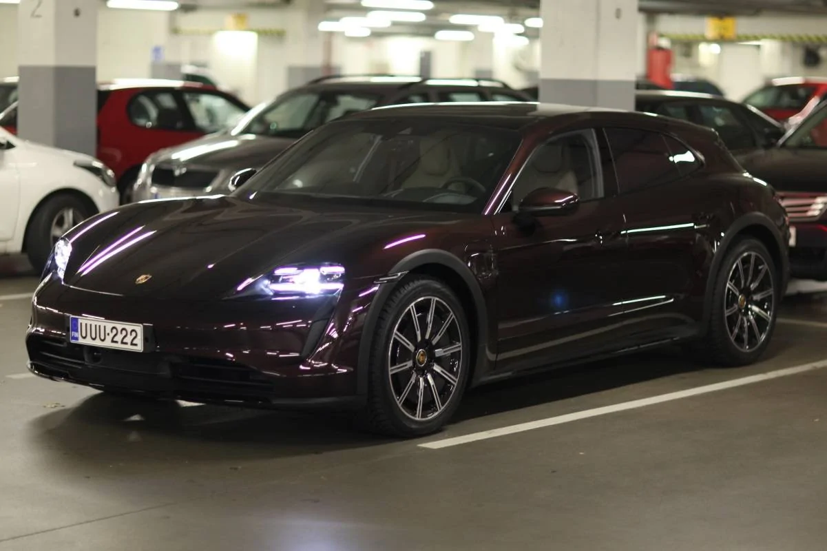 Porsche Taycan MAHOGANY METALLIC Taycan Club prsc_3
