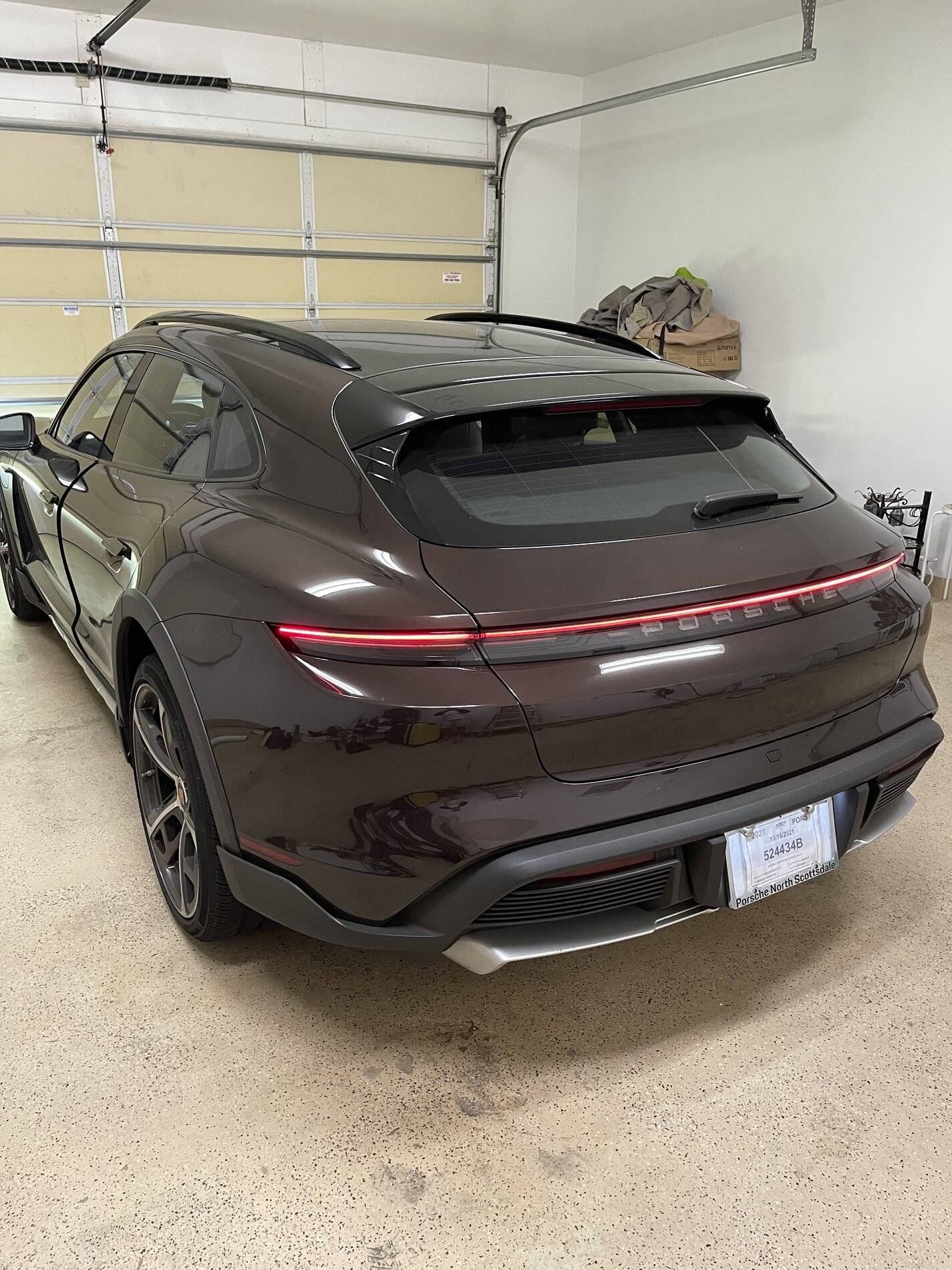 Porsche Taycan MAHOGANY METALLIC Taycan Club 0CAC5FA8-34E0-4952-9BAA-5D492AA0724E