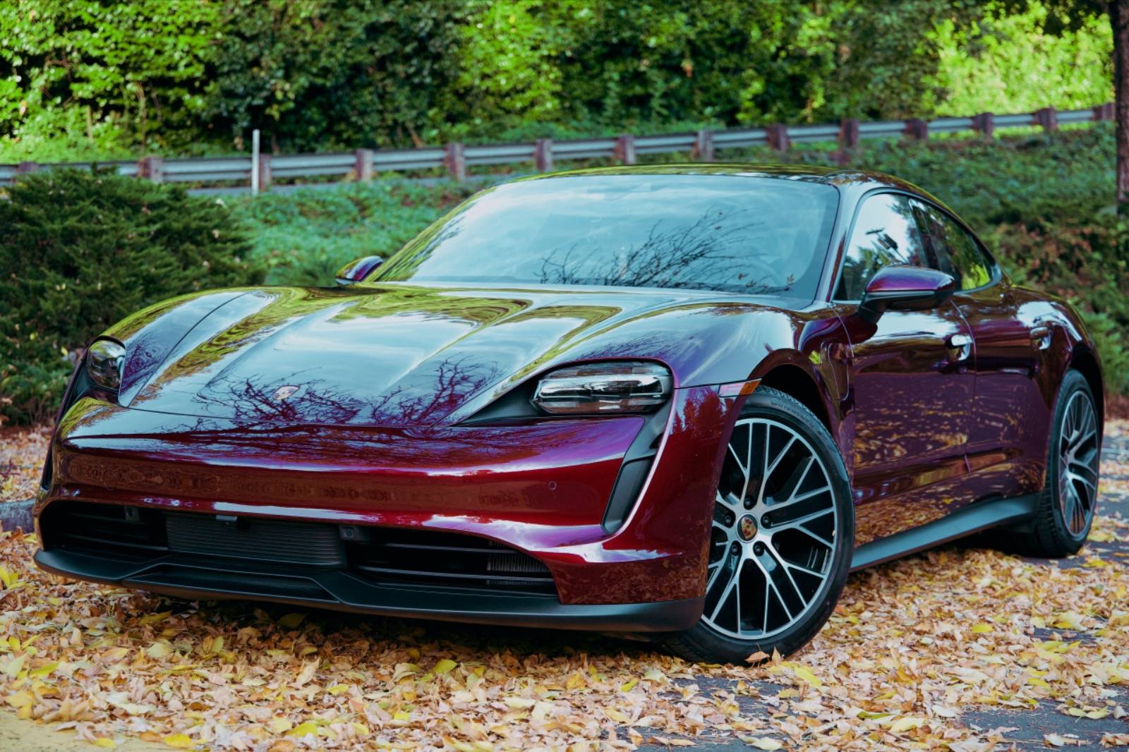 Porsche Taycan CHERRY METALLIC Taycan Club IMG-20211004-WA0015