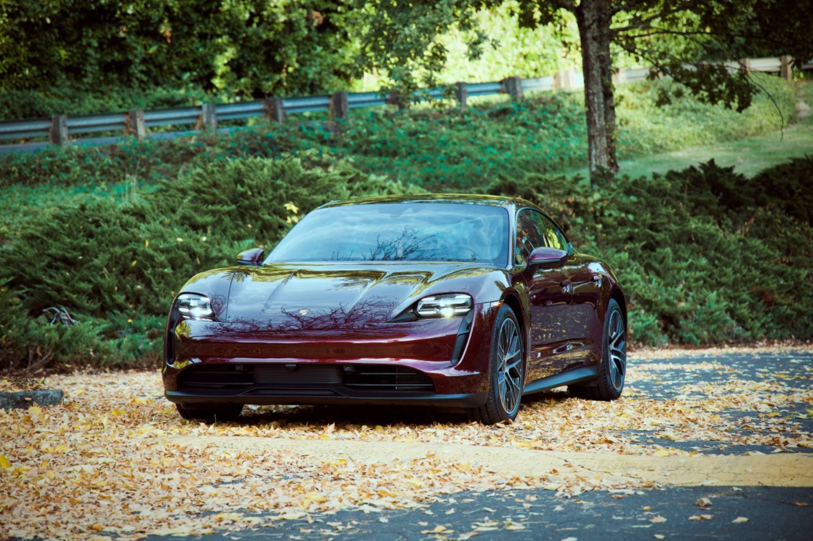 Porsche Taycan CHERRY METALLIC Taycan Club IMG-20211004-WA0027