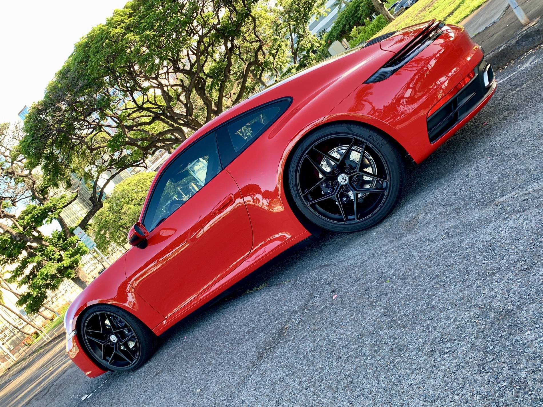 Porsche Taycan Taycan 4S vs  911 ? ejomNTc