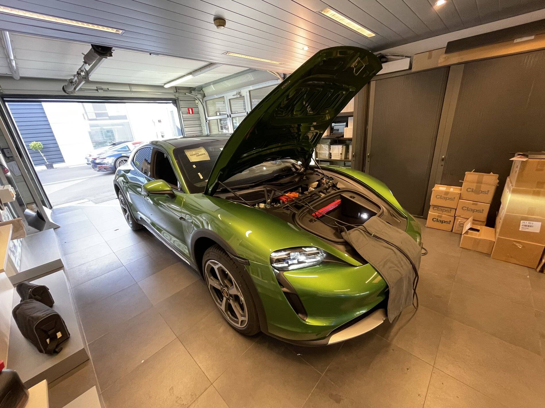 Porsche Taycan Incoming Mamba green CT E35FC4F0-6F88-4664-876D-1F552DCD9FE5