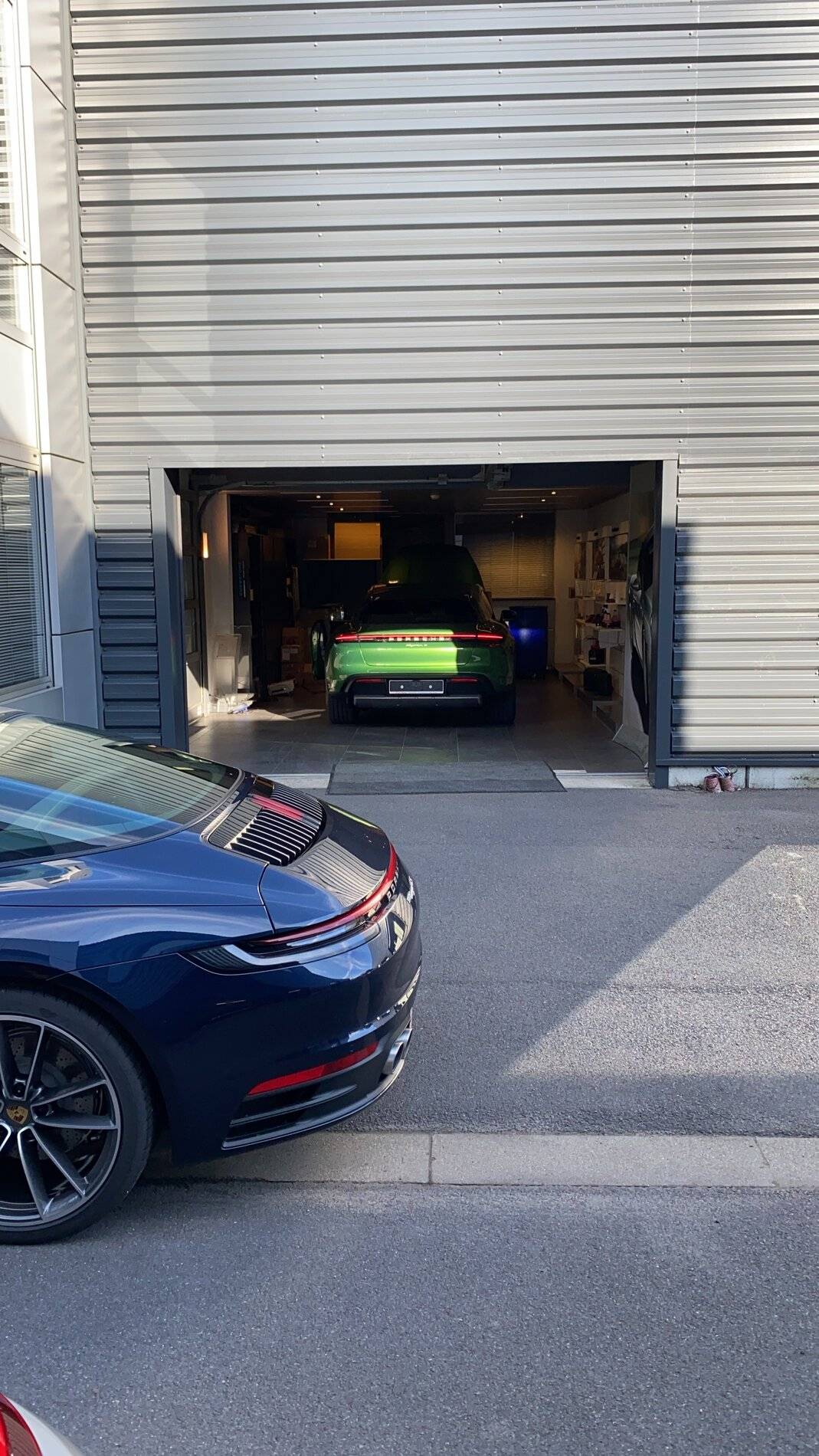 Porsche Taycan Incoming Mamba green CT 0764149F-AC20-4296-95BD-40CC8101153B