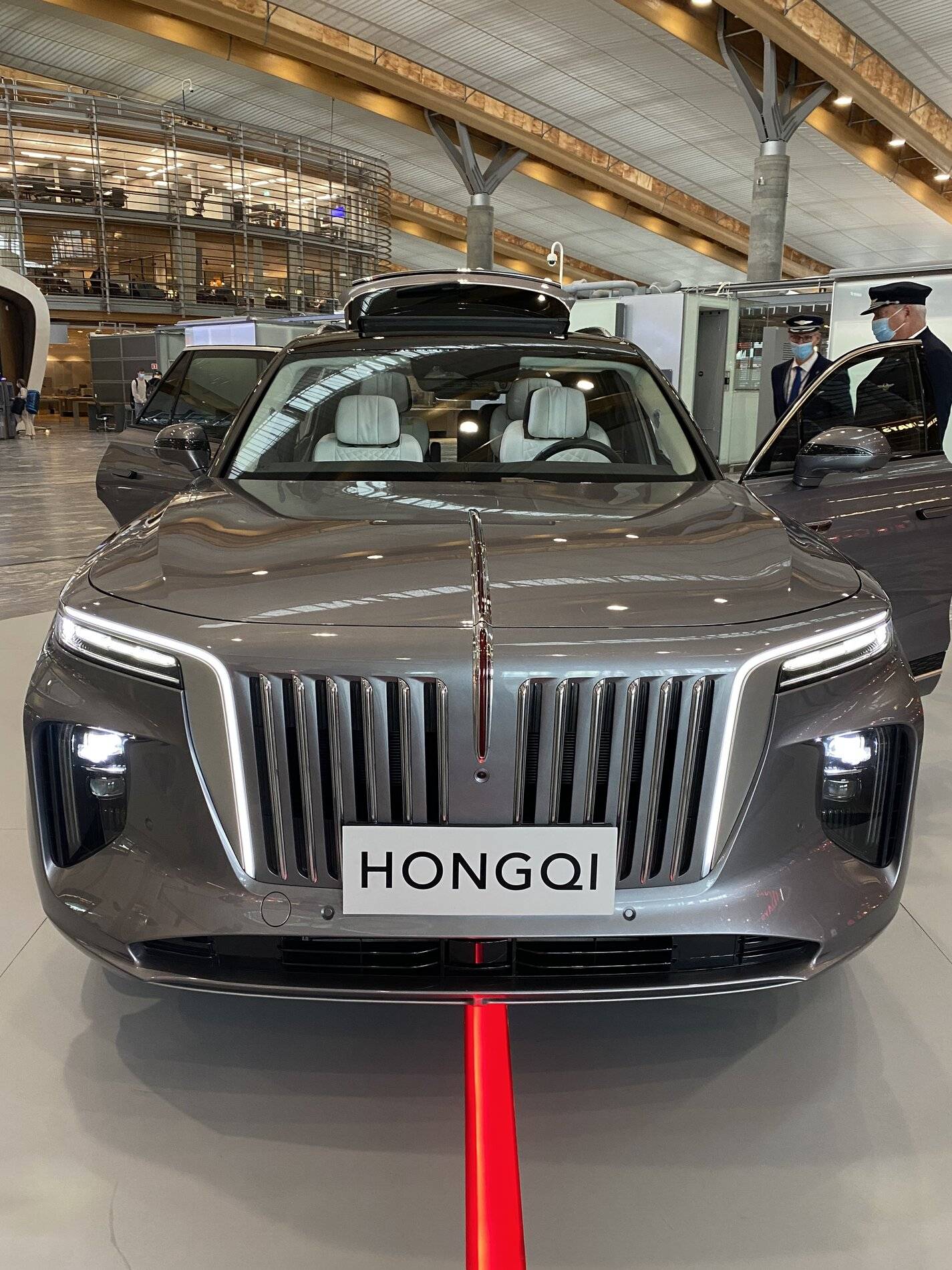 Porsche Taycan Hongqi 5F3D654F-AA20-4C85-8B52-DB74D5044143