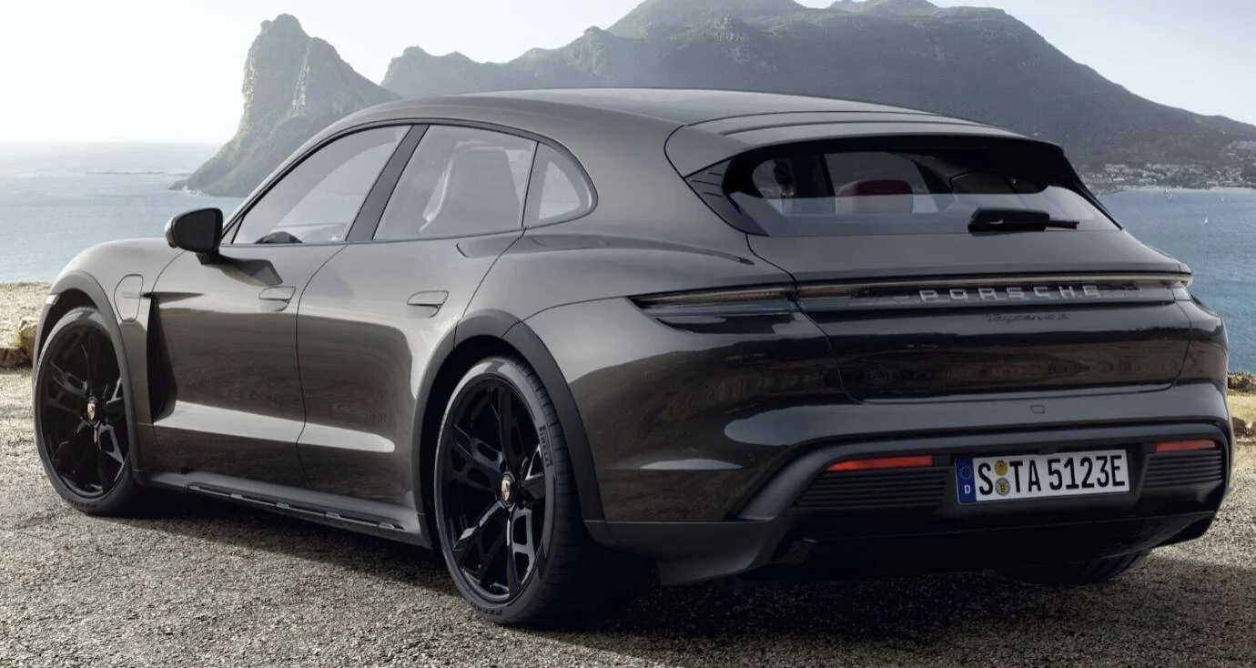 Porsche Taycan Spoiler Colour Screen Shot 2021-10-09 at 3.05.18 PM