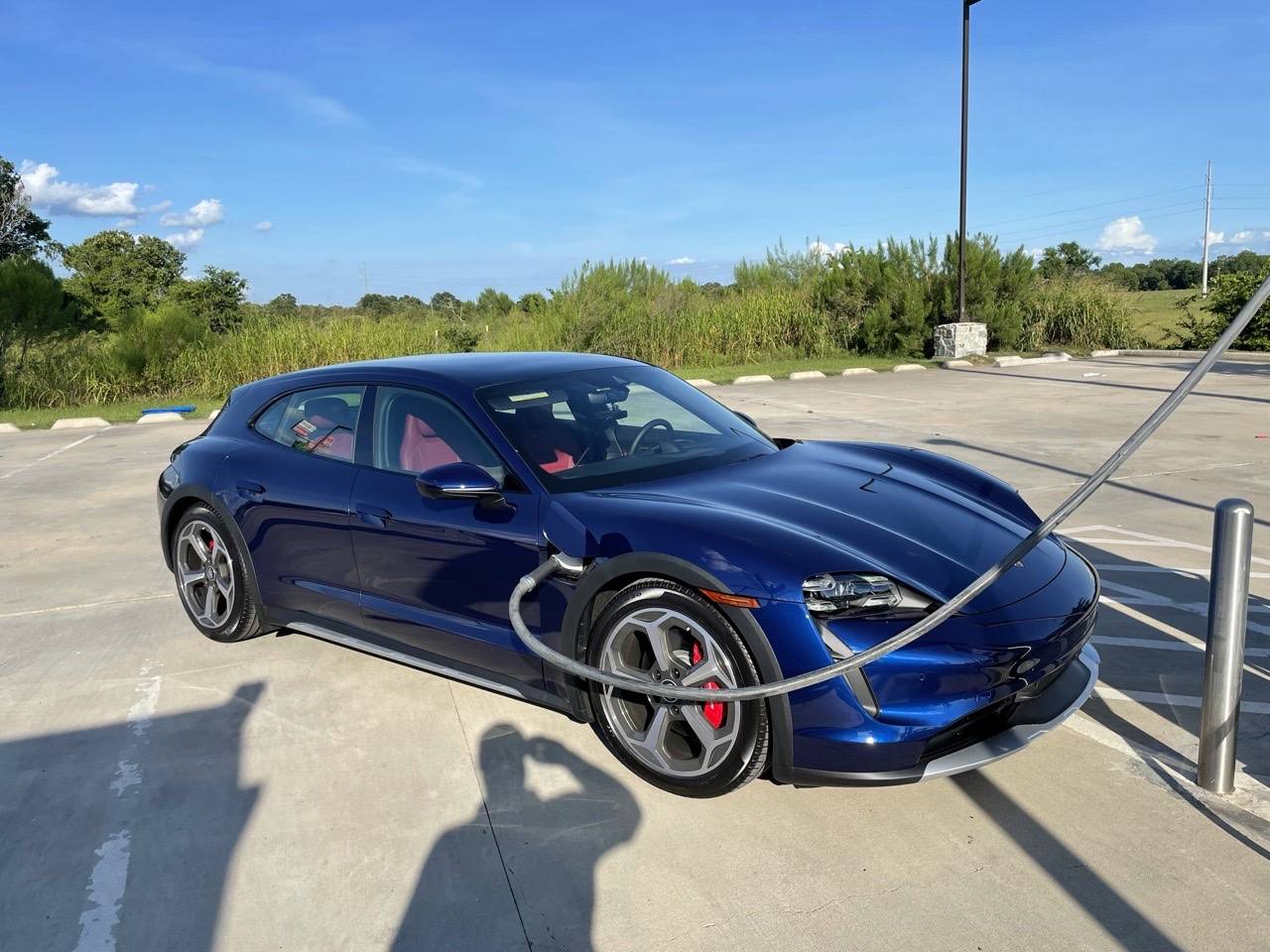 Porsche Taycan Superman 11DA6BA1-6052-4493-A2E6-914B979D8D27