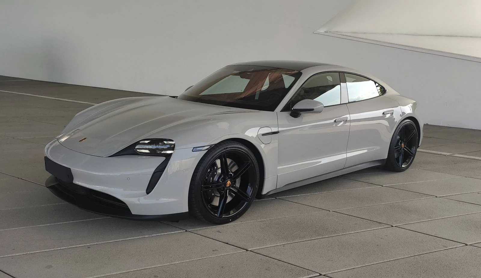 Porsche Taycan Anyone received a MY22 yet ? 1
