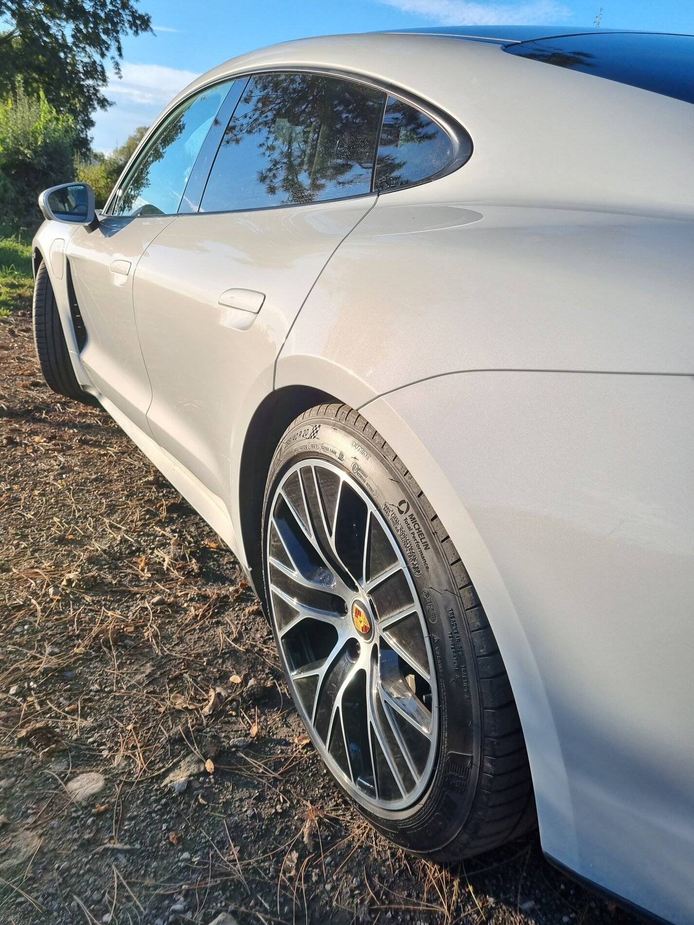 Porsche Taycan Gentian Blue or Ice Grey 20210915_175912