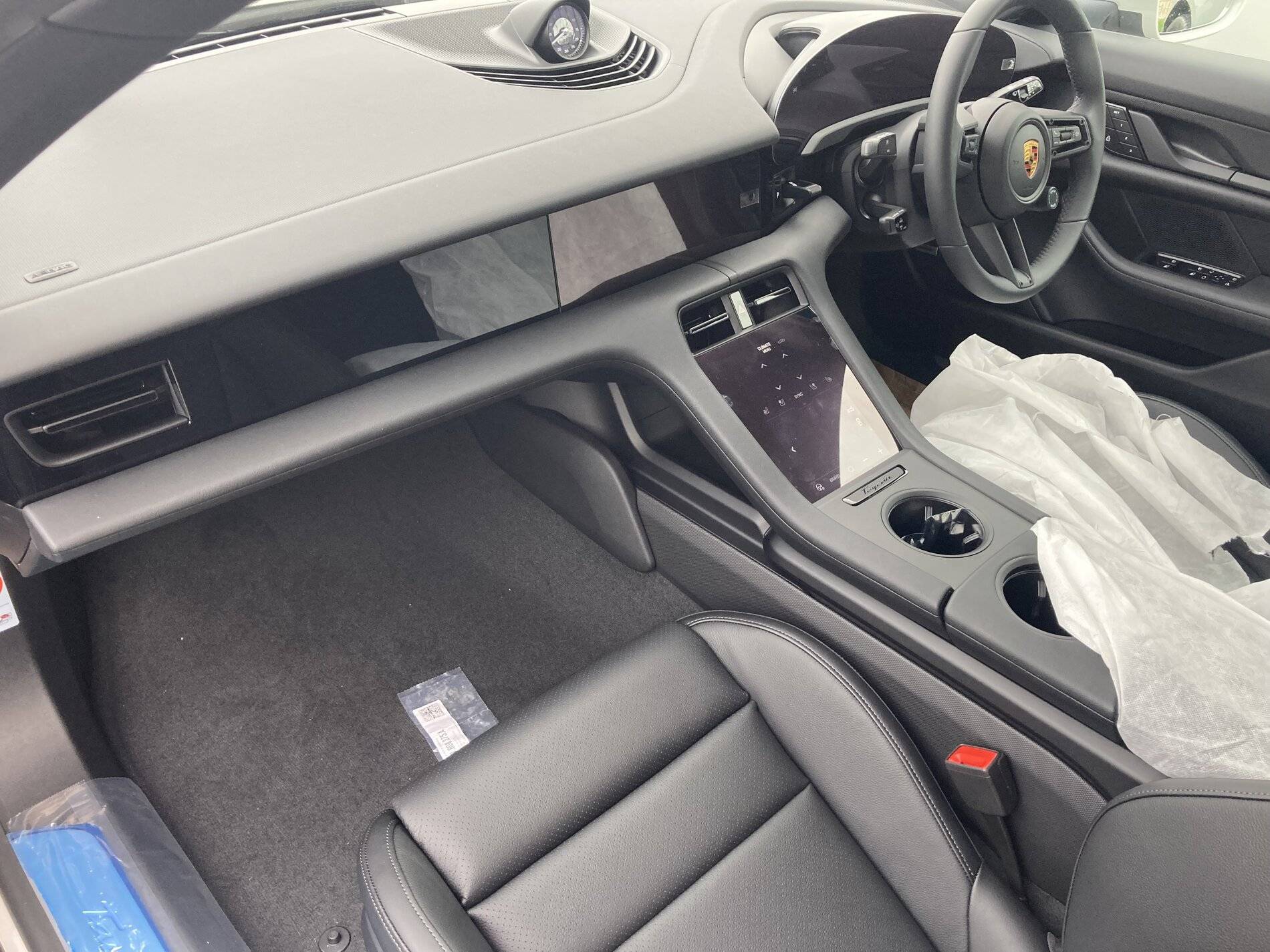 Porsche Taycan CHALK Taycan Club A73B6A5E-F7A8-4347-8C28-88C4BBBC61C3
