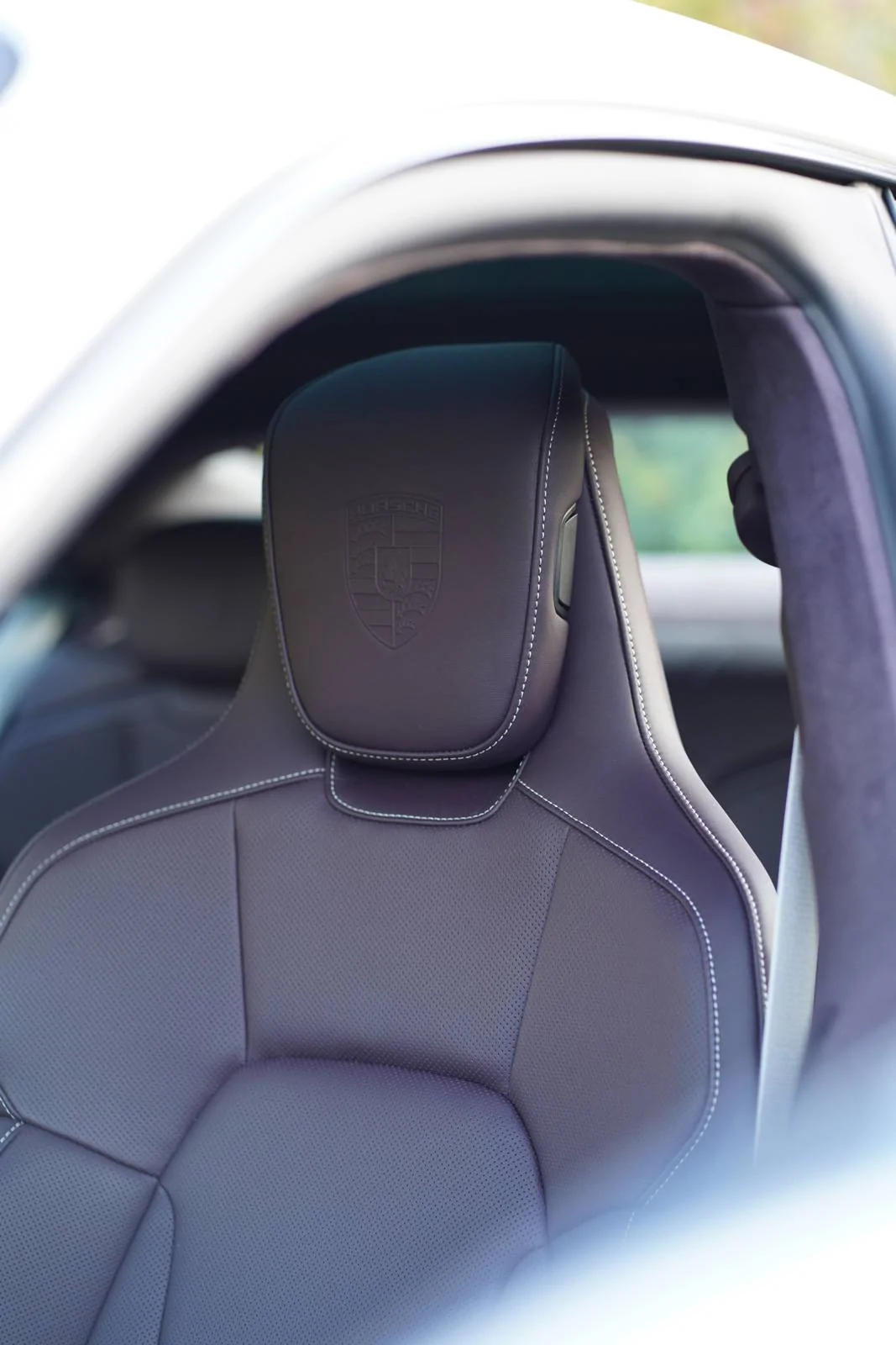 Porsche Taycan Crayon Turbo, do I go Black Olea or Blackberry/Bramble Leather? blackberry_seat