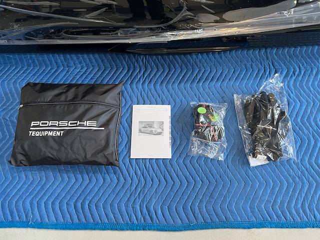 Porsche Taycan Unboxing The Performance Roof Box PPRBUnbox9