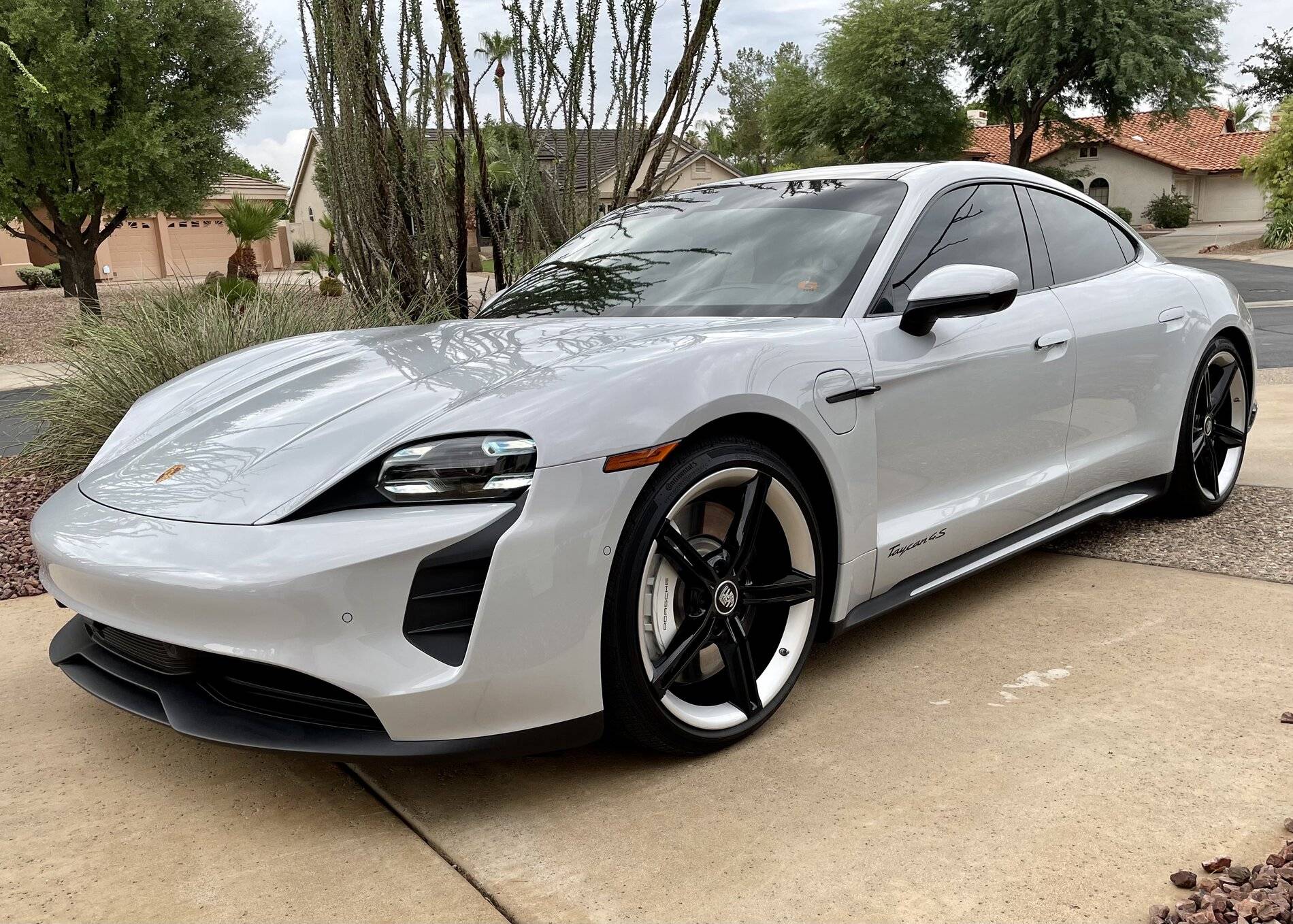 Porsche Taycan Mission E wheels and ice grey B43F8A76-80FF-4537-AEC2-DAFAC63ACA39