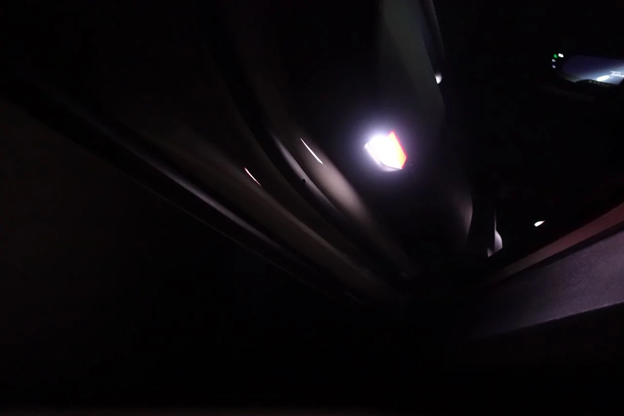 Porsche Taycan Courtesy lights DSC07837_1