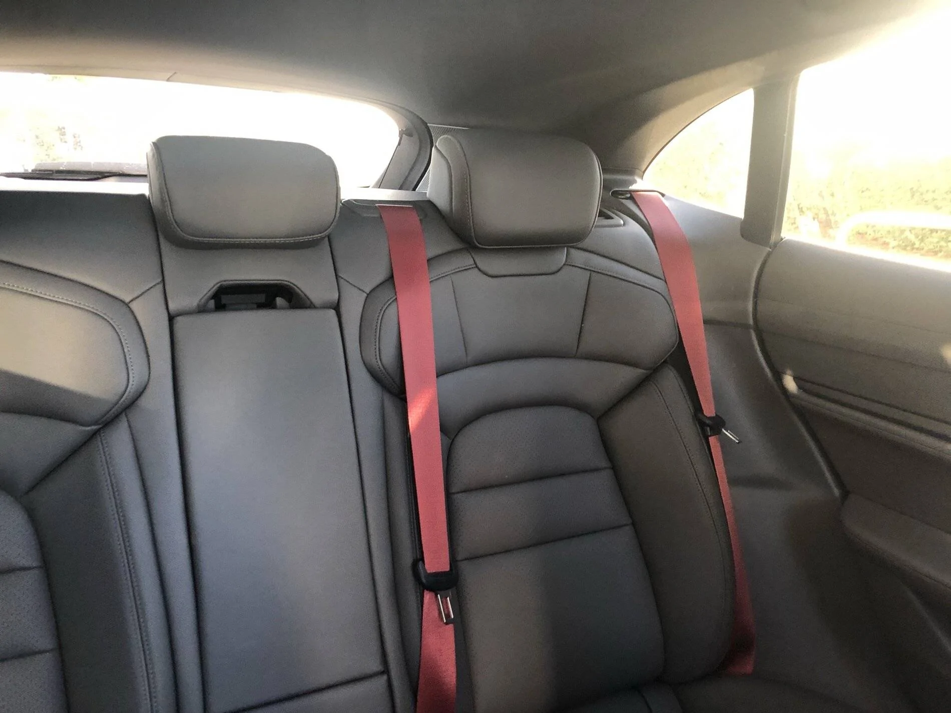 Porsche Taycan DOLOMITE SILVER Taycan Club 169D2C03-F580-4FC7-8326-1A02BB50384E