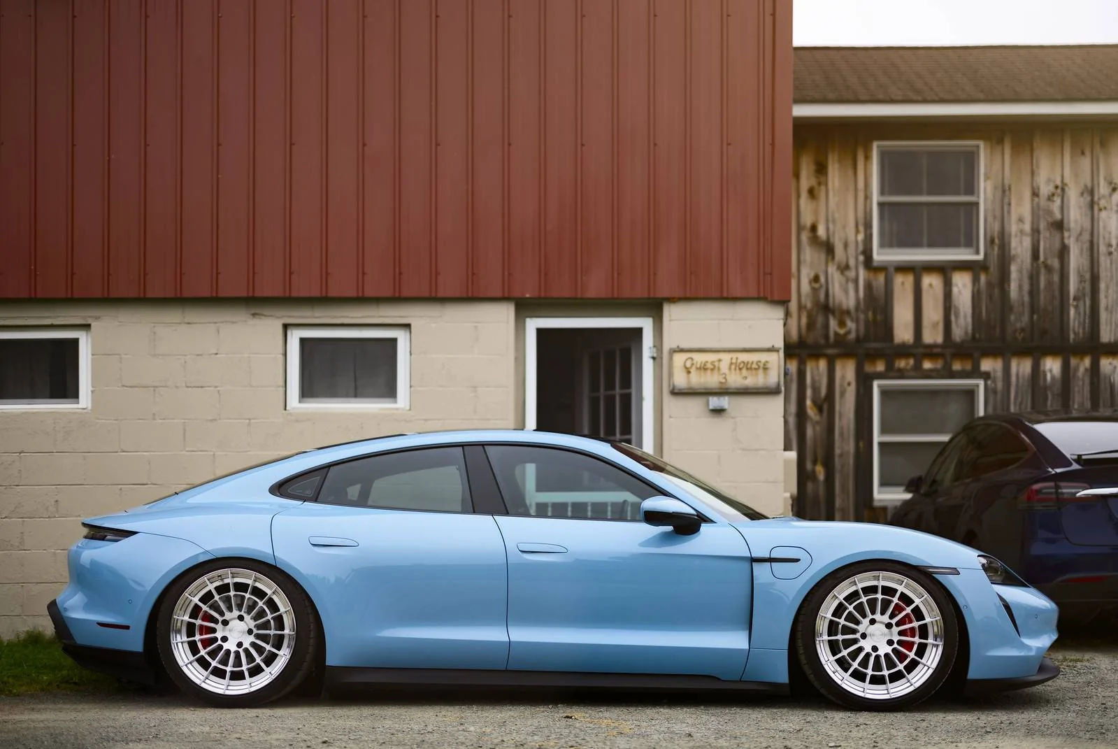 Porsche Taycan Lowered chassis when parked 51633589529_3855ef4a3f_h