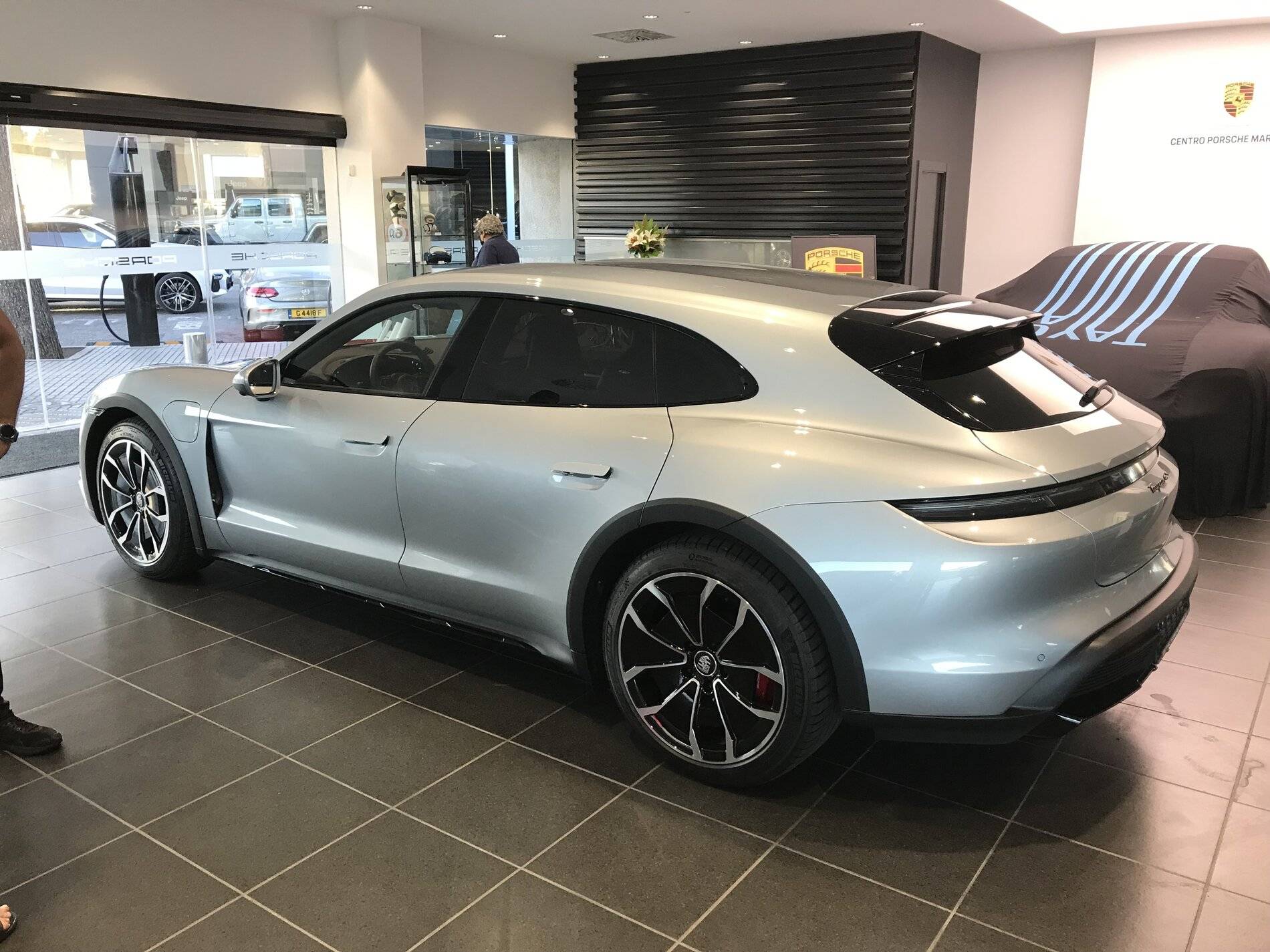 Porsche Taycan DOLOMITE SILVER Taycan Club IMG-0222