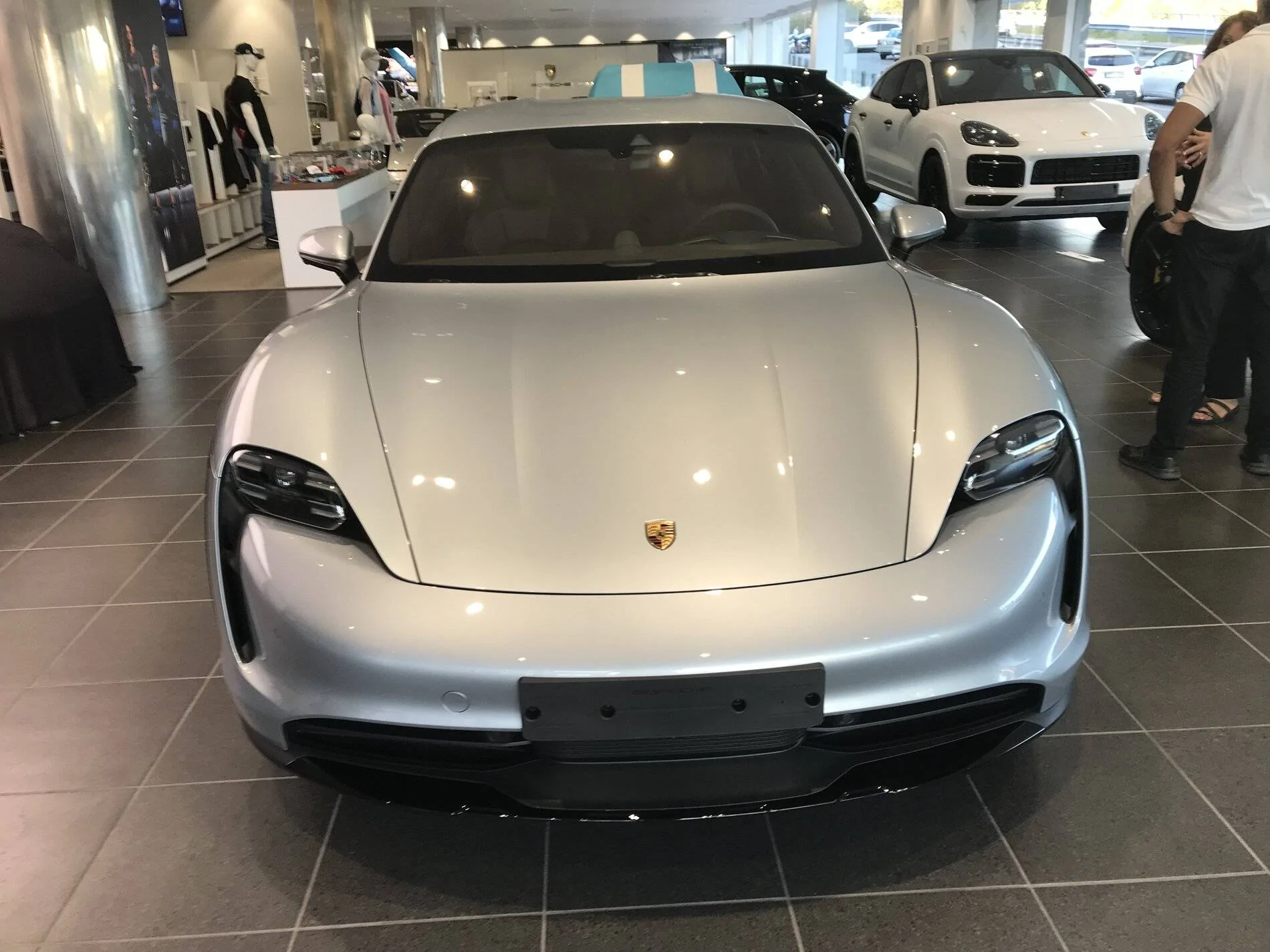 Porsche Taycan DOLOMITE SILVER Taycan Club IMG-0226
