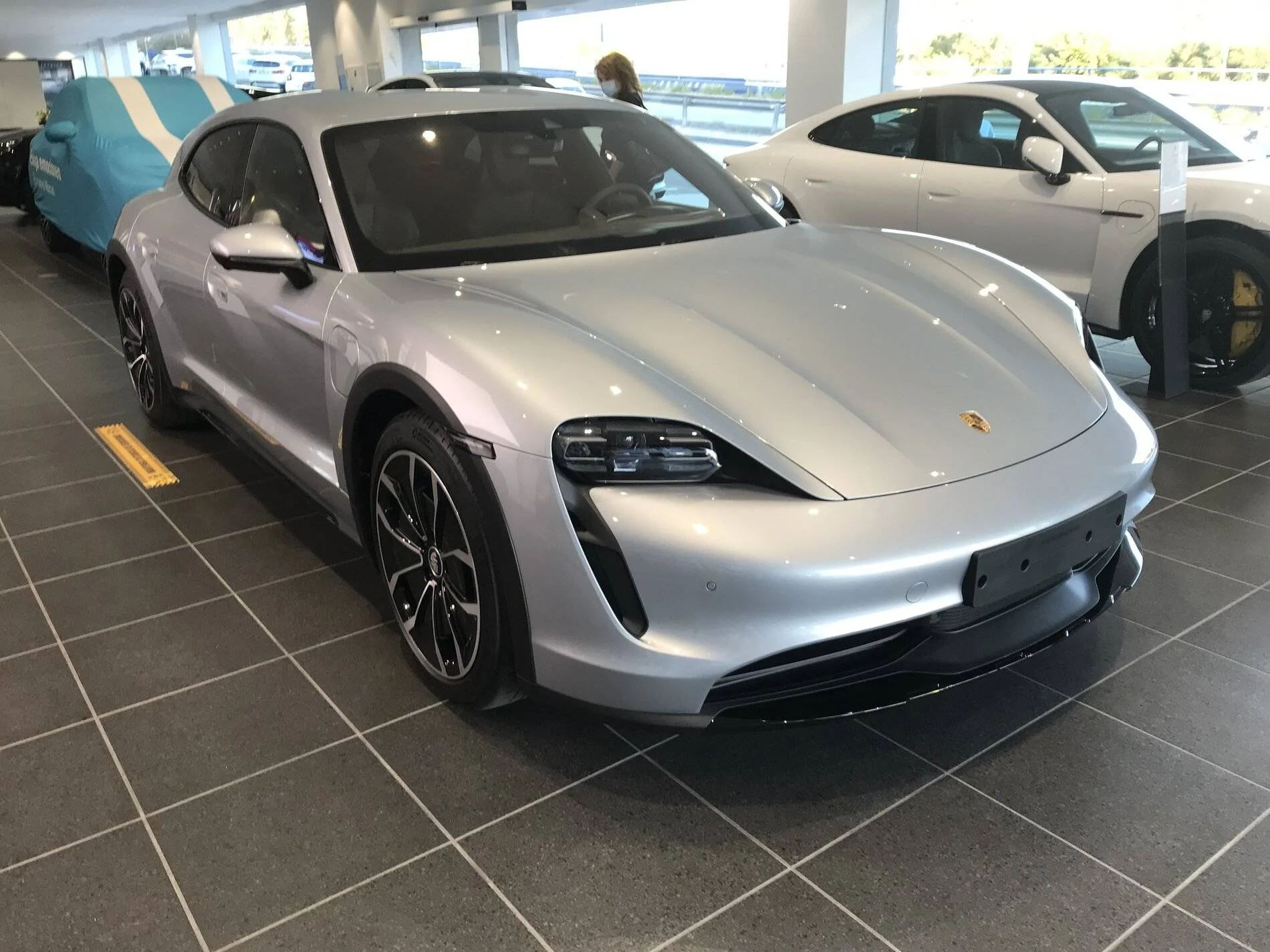 Porsche Taycan DOLOMITE SILVER Taycan Club IMG-0228