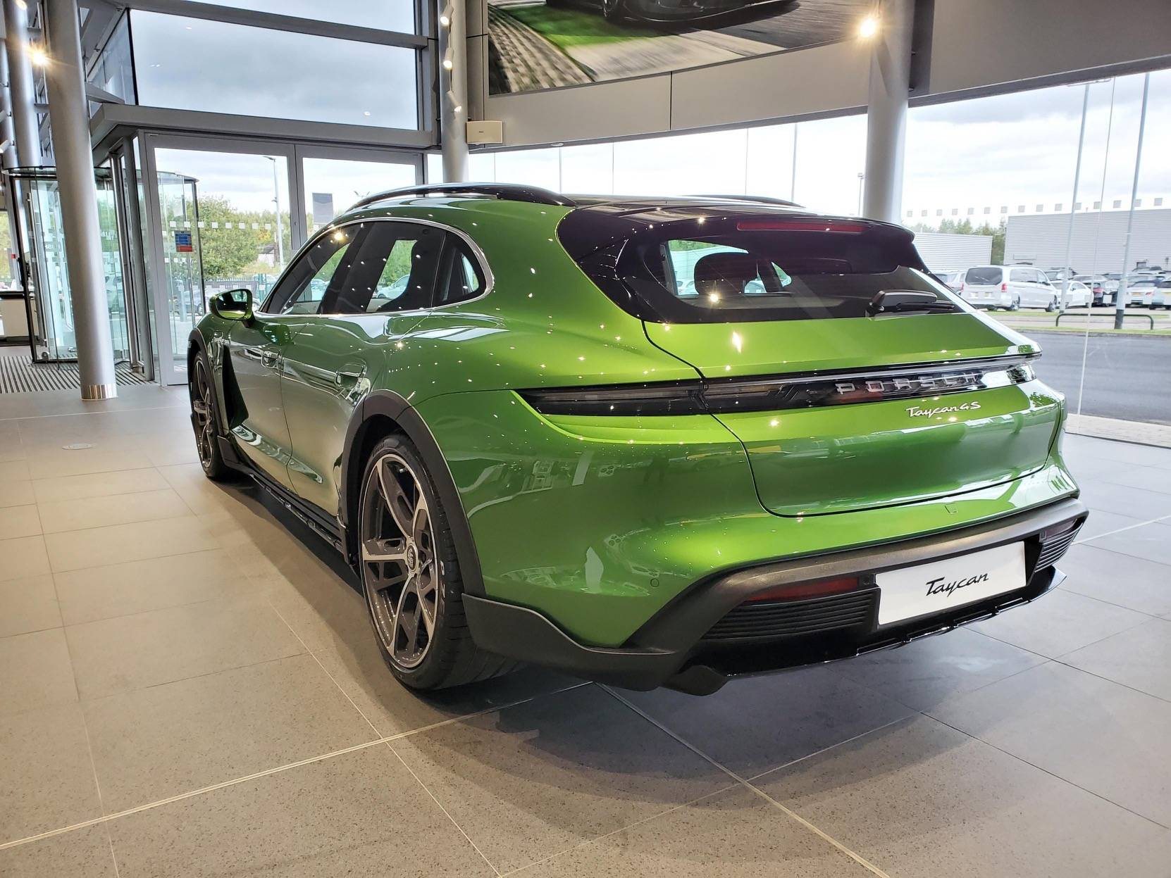 Porsche Taycan MAMBA GREEN Taycan Club processed-59b0413a-2164-41e9-8908-224866de60a6_81rtVVEv.JPG