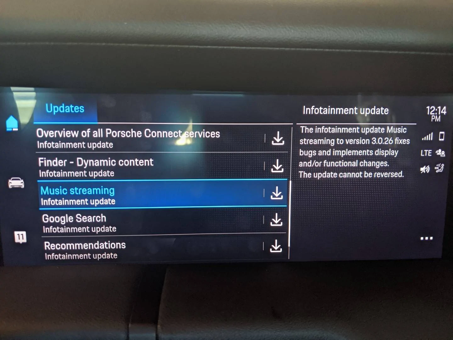 Porsche Taycan PCM updates - delivered 10.29.2021 PXL_20211029_191419911.MP