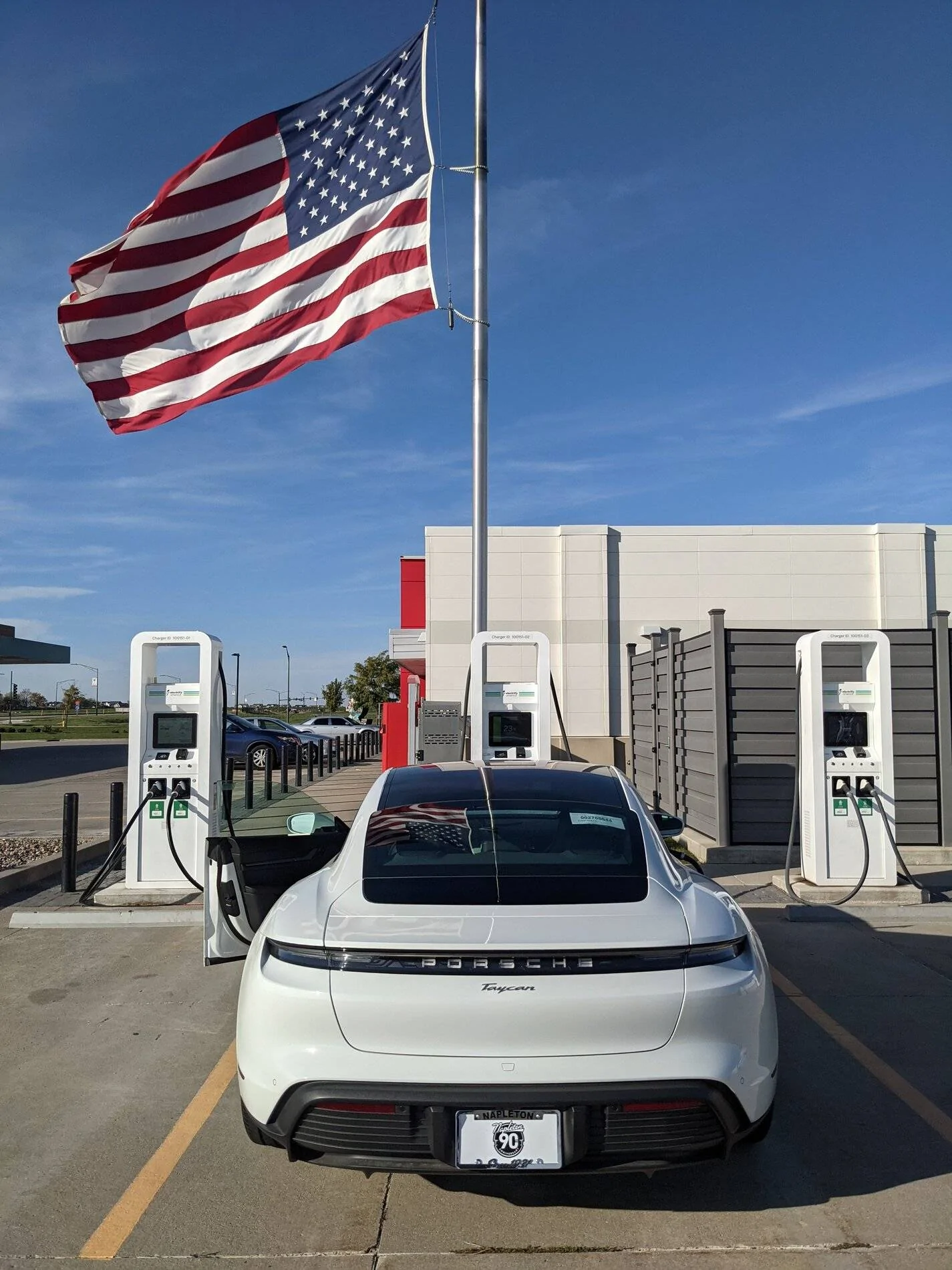 Porsche Taycan Trip Report: Chicago -> Seattle (~2400 Miles, 4 days) PXL_20211023_210729815.MP