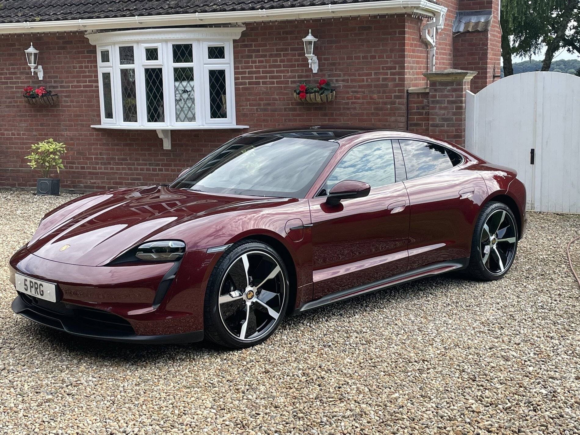 Porsche Taycan CHERRY METALLIC Taycan Club A263E985-BC91-469B-8763-4ACD8C92DCD1