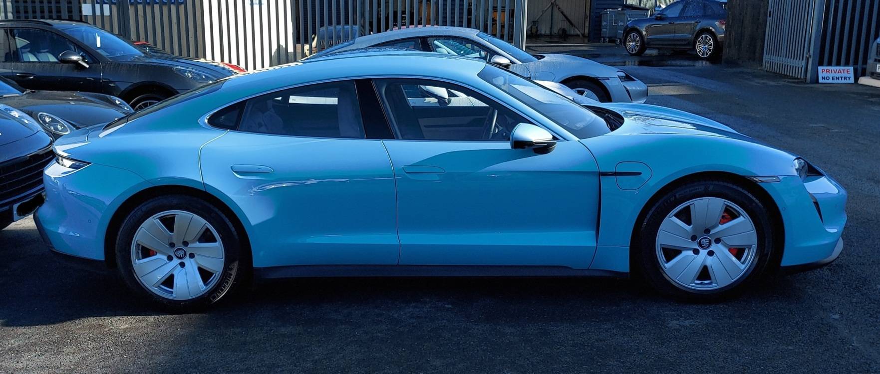 Porsche Taycan FROZEN BLUE Taycan Club FrozBlueA