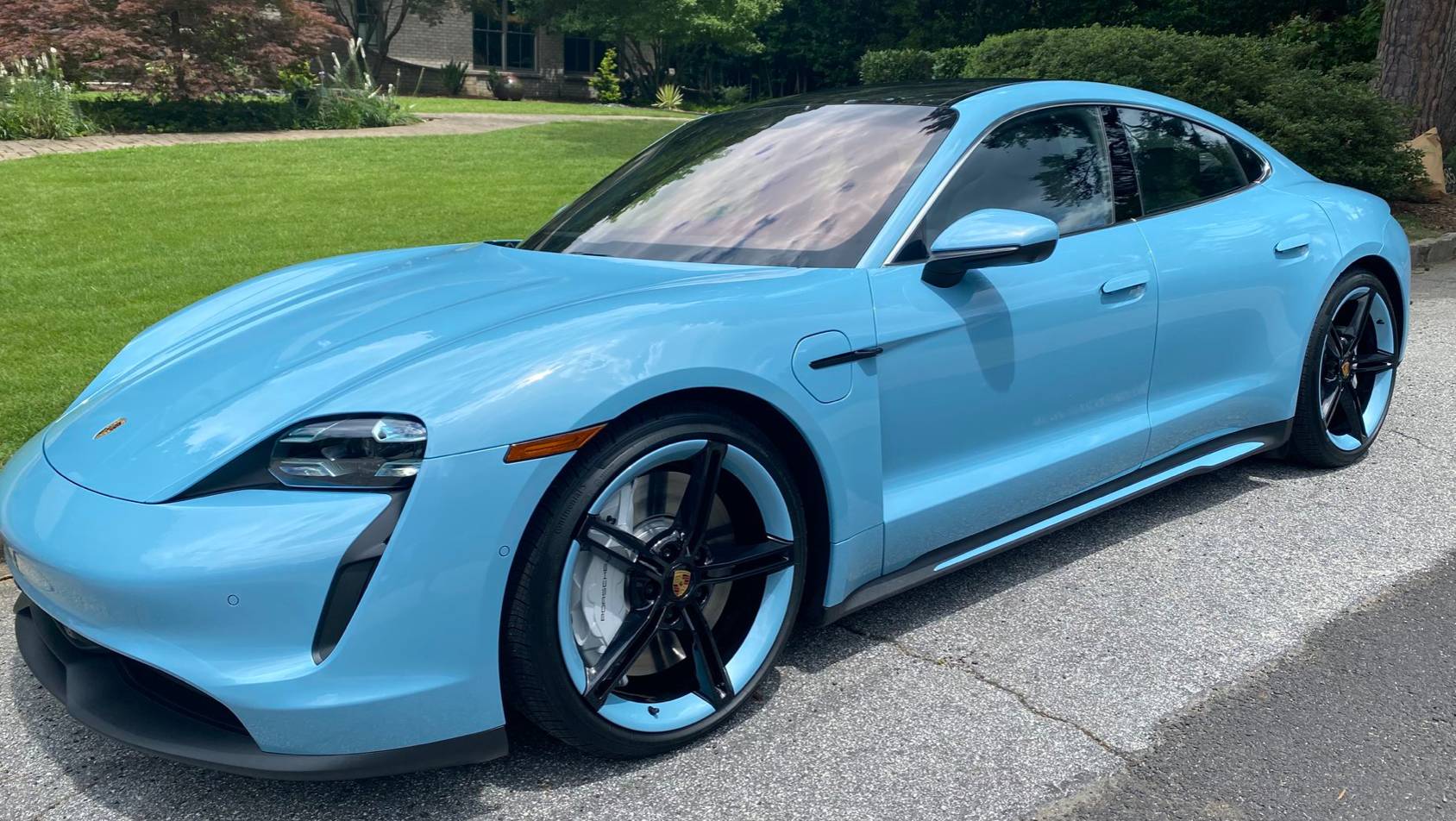 Porsche Taycan FROZEN BLUE Taycan Club D004C2D6-7517-42E7-A852-7D3C1D4E42D6