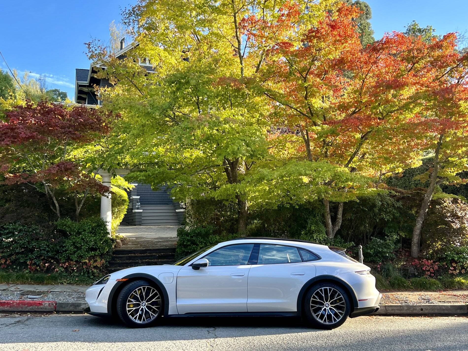 Porsche Taycan ICE GREY Taycan Club B824C1D2-37B3-4DB9-AF17-7B09A9F80956
