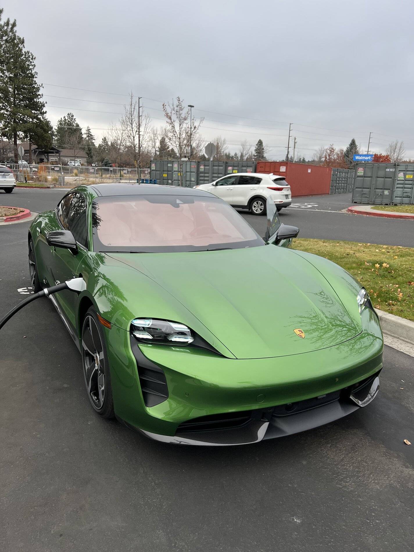 Porsche Taycan MAMBA GREEN Taycan Club 7744C9E7-A835-48AE-A788-FC064D7FACEB