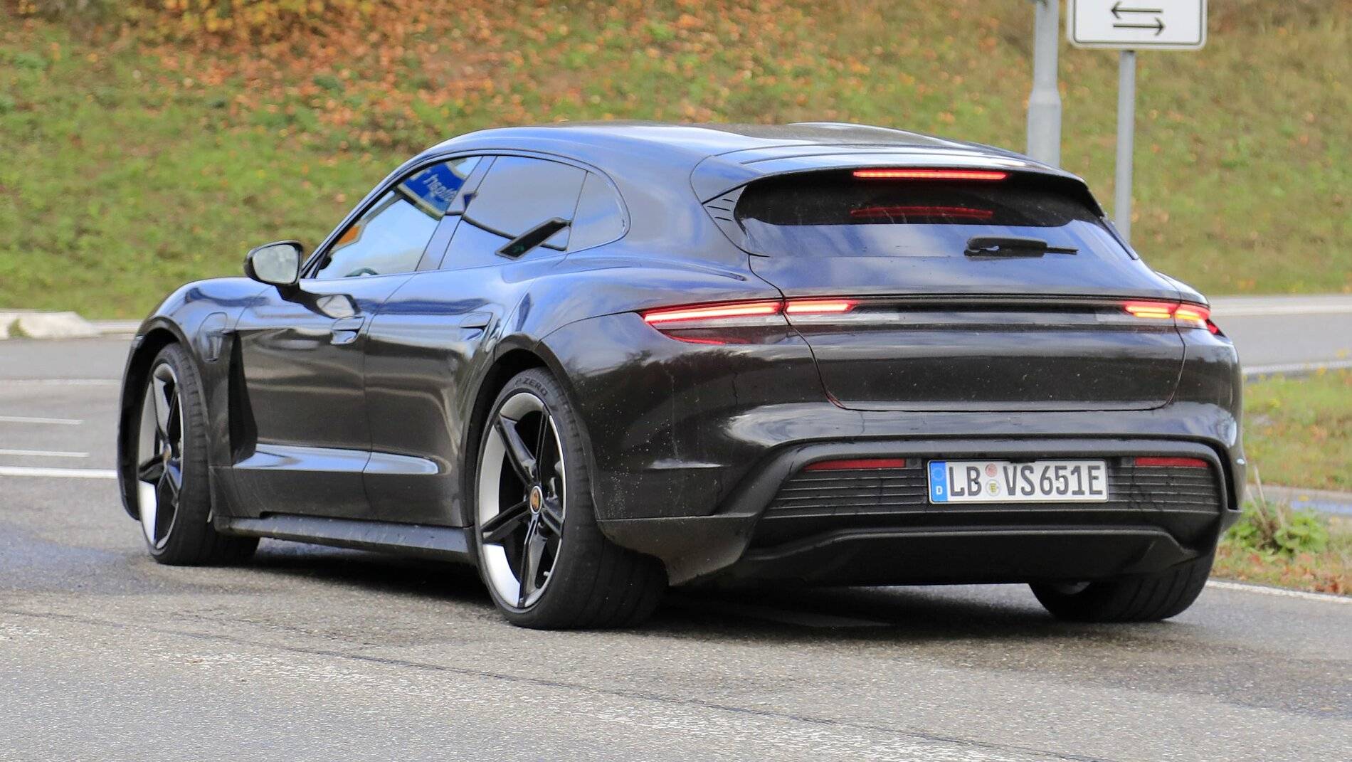 Porsche Taycan Taycan GTS to be announced this year? 22179EDB-BC30-42C8-BC37-758438CAEB1C