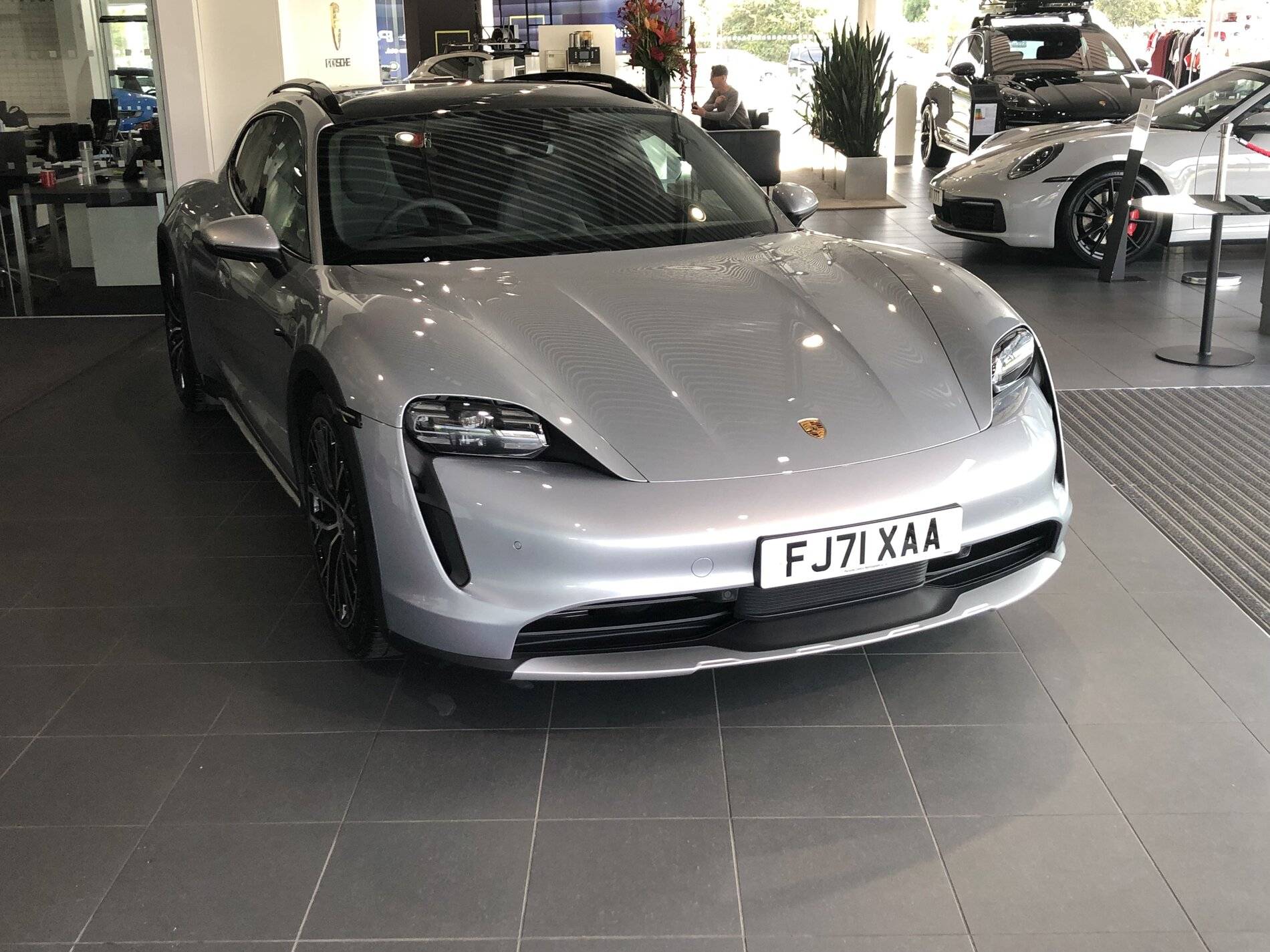 Porsche Taycan Dolomite silver or Volcano? 9EBBEF76-D65E-480D-9634-2C23BAC63A44