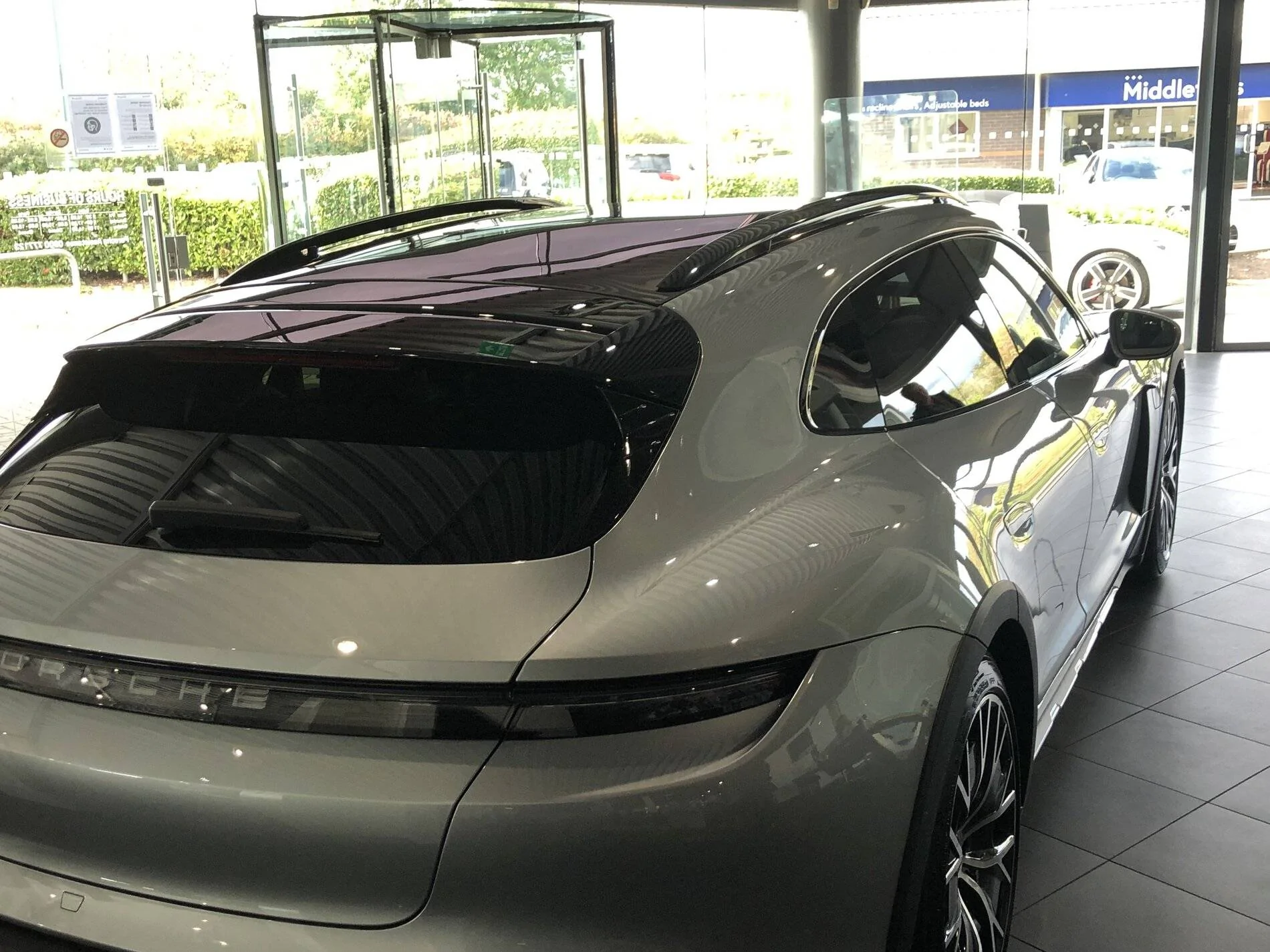 Porsche Taycan Dolomite silver or Volcano? A1727D5E-2909-4CA1-9775-6EF03F53EC2D
