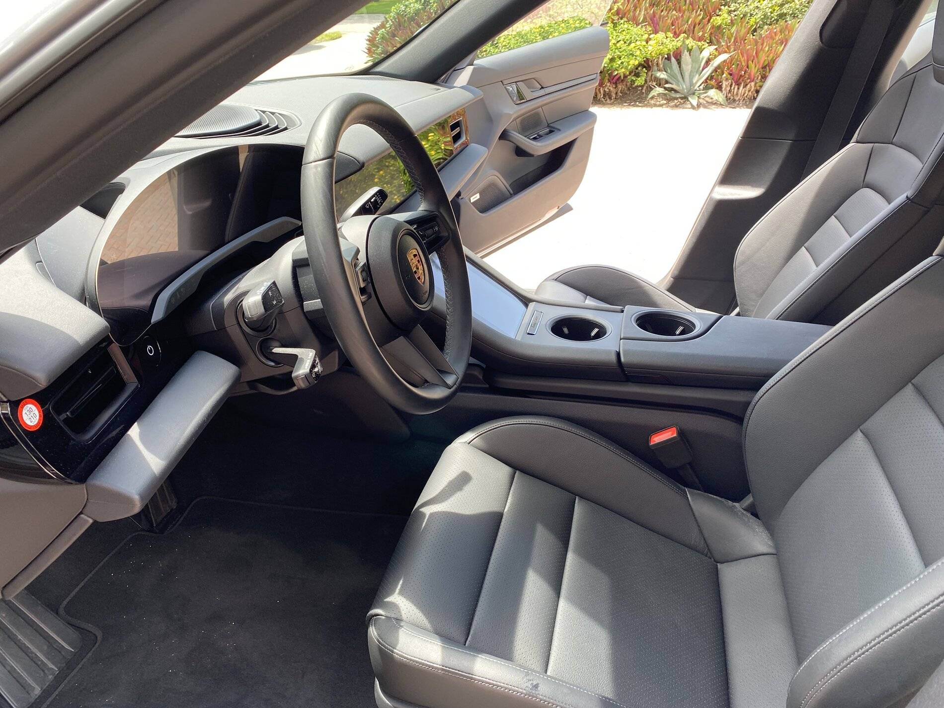 Porsche Taycan Black or Slate Grey Standard Interior with Dolomite Silver? IMG_2589