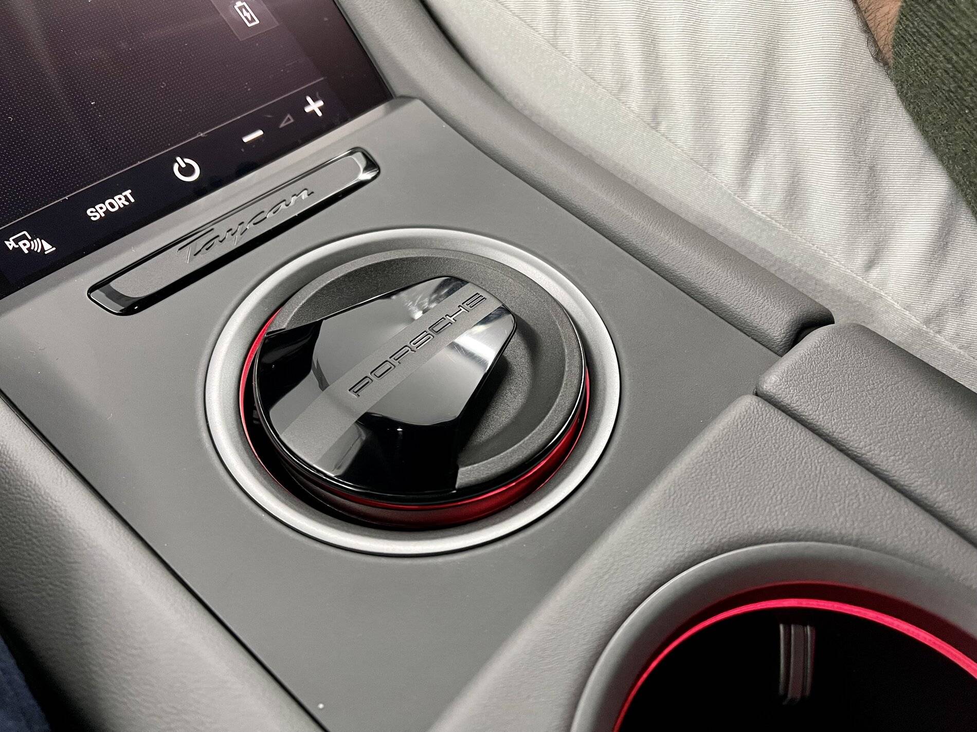 Porsche Taycan Solution to cover the cup holders? 734095B6-D35A-4332-A6F9-30273BF28FC7