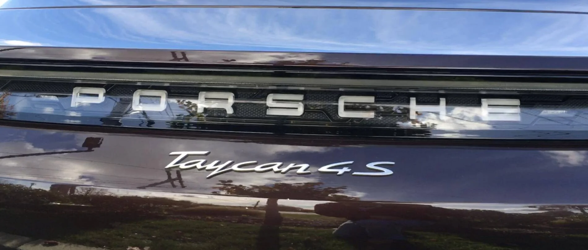 Porsche Taycan 8SP Light Strip with Porsche Logo in Black Taycan4S_rearletters