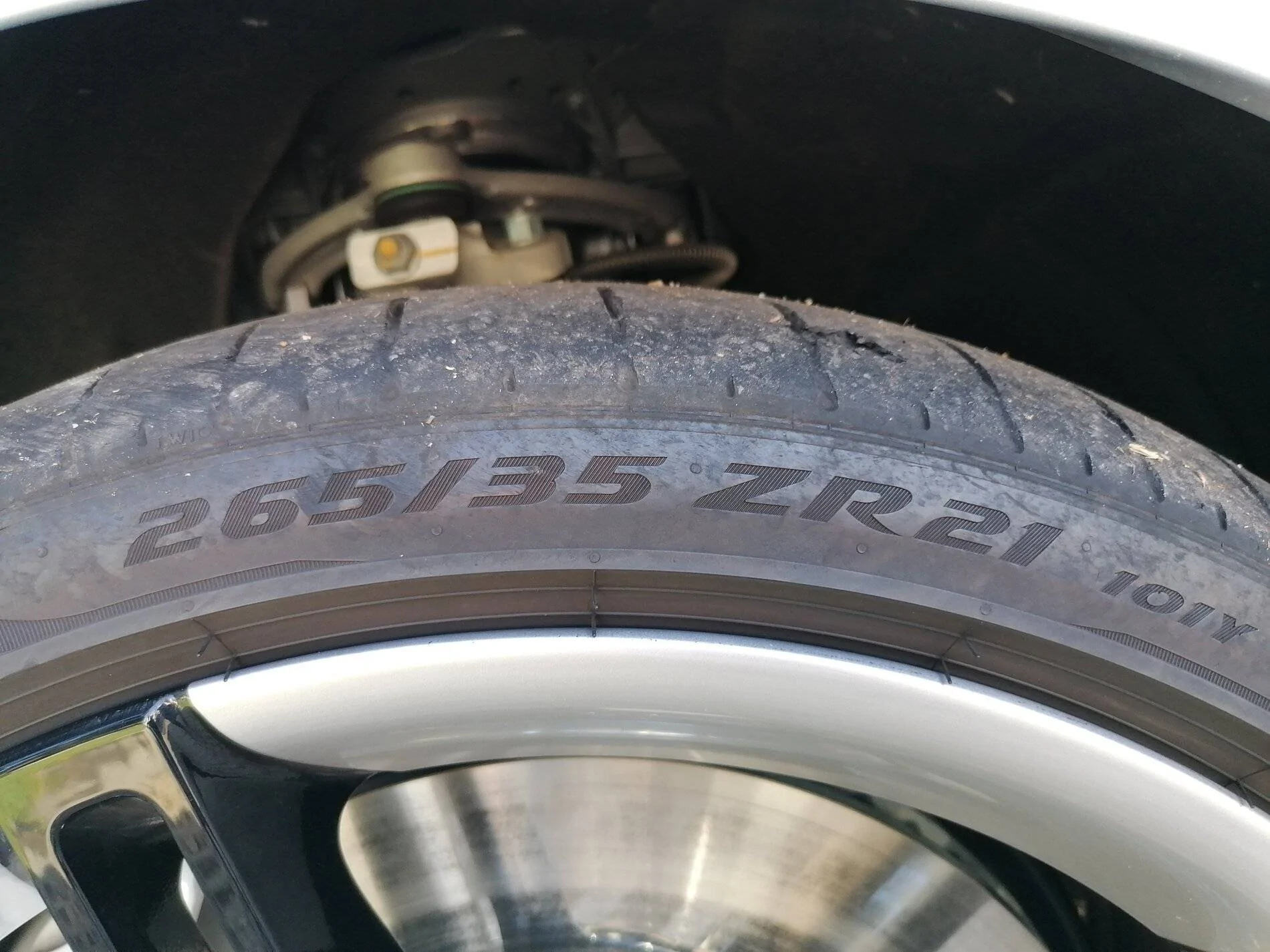 Porsche Taycan tires degradation pneu frente taycan3