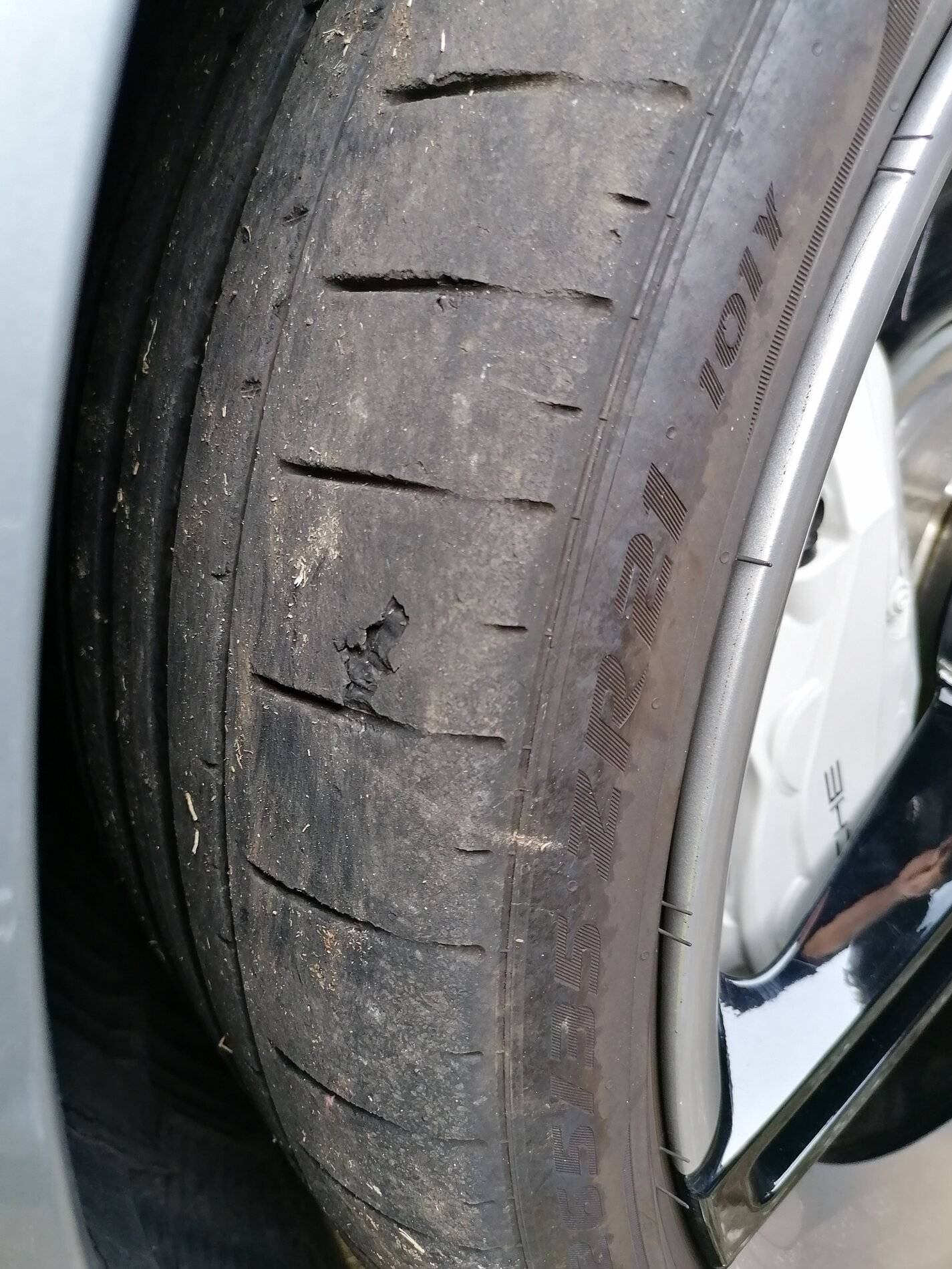 Porsche Taycan tires degradation pneu frente taycan2