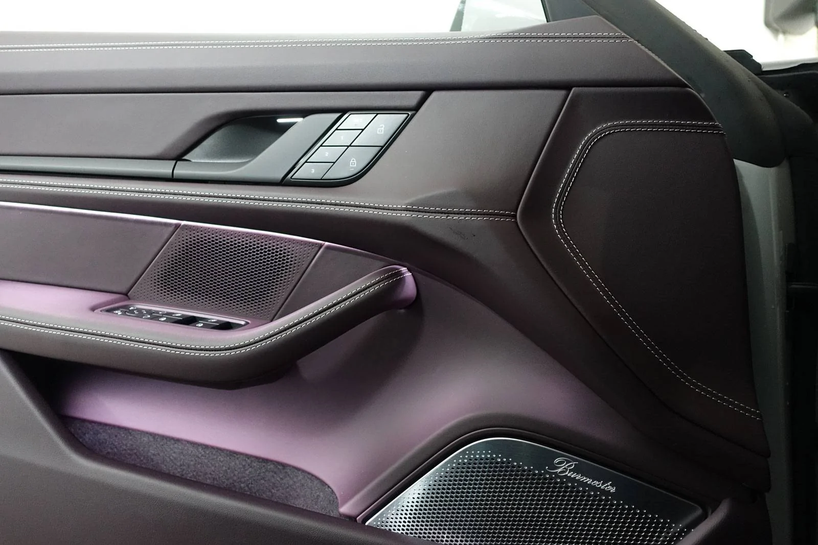 Porsche Taycan Question on option for "Door Trim Package in Leather" Tuerverkleidung_mit_Ziernaht2