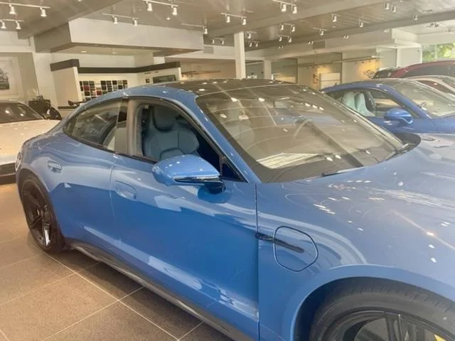 Porsche Taycan NEPTUNE BLUE Taycan Club 163FFCA2-D128-461E-A2C1-79309732B81A