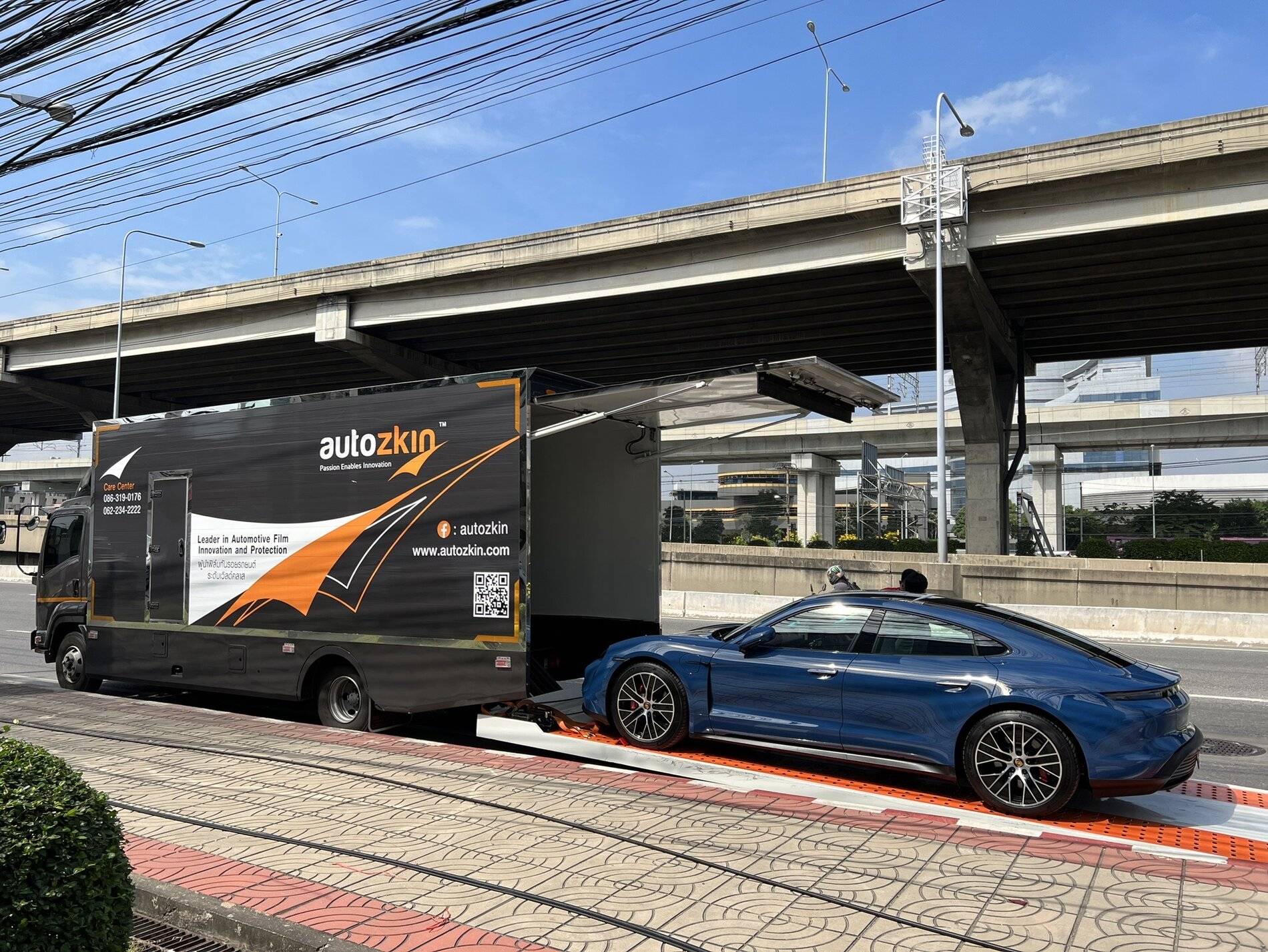 Porsche Taycan NEPTUNE BLUE Taycan Club 7CF0E2D9-ADFA-40E0-9141-B8401DF53E51