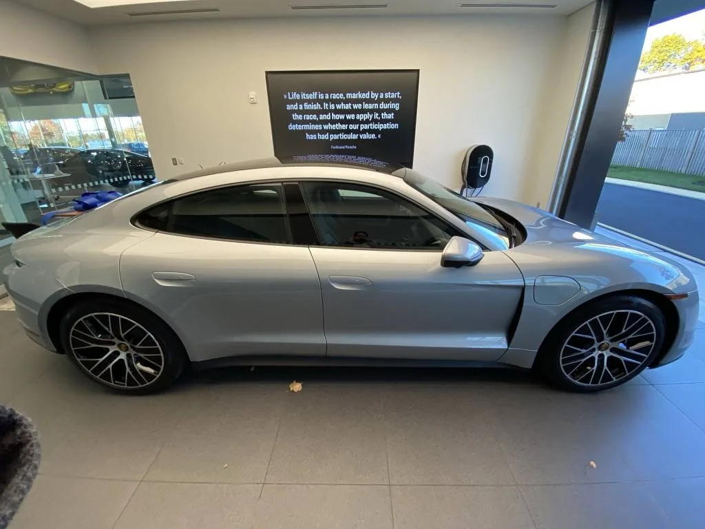Porsche Taycan DOLOMITE SILVER Taycan Club 46BCF906-AC17-42F8-B044-959E124C96C8_1_105_c