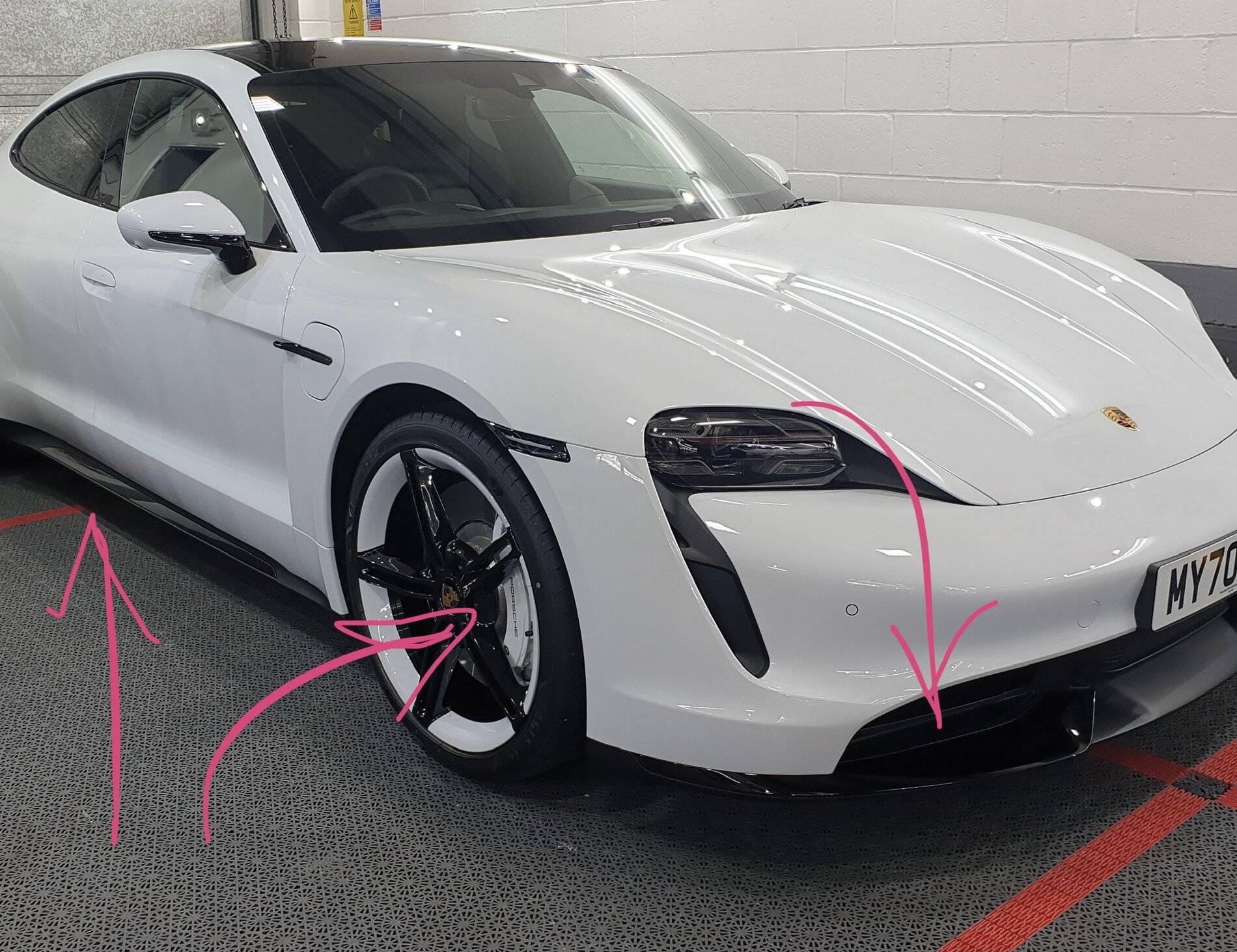 Porsche Taycan Paint code for Gloss Black trim 1E6B2417-B766-42DE-834A-35E3192D5704