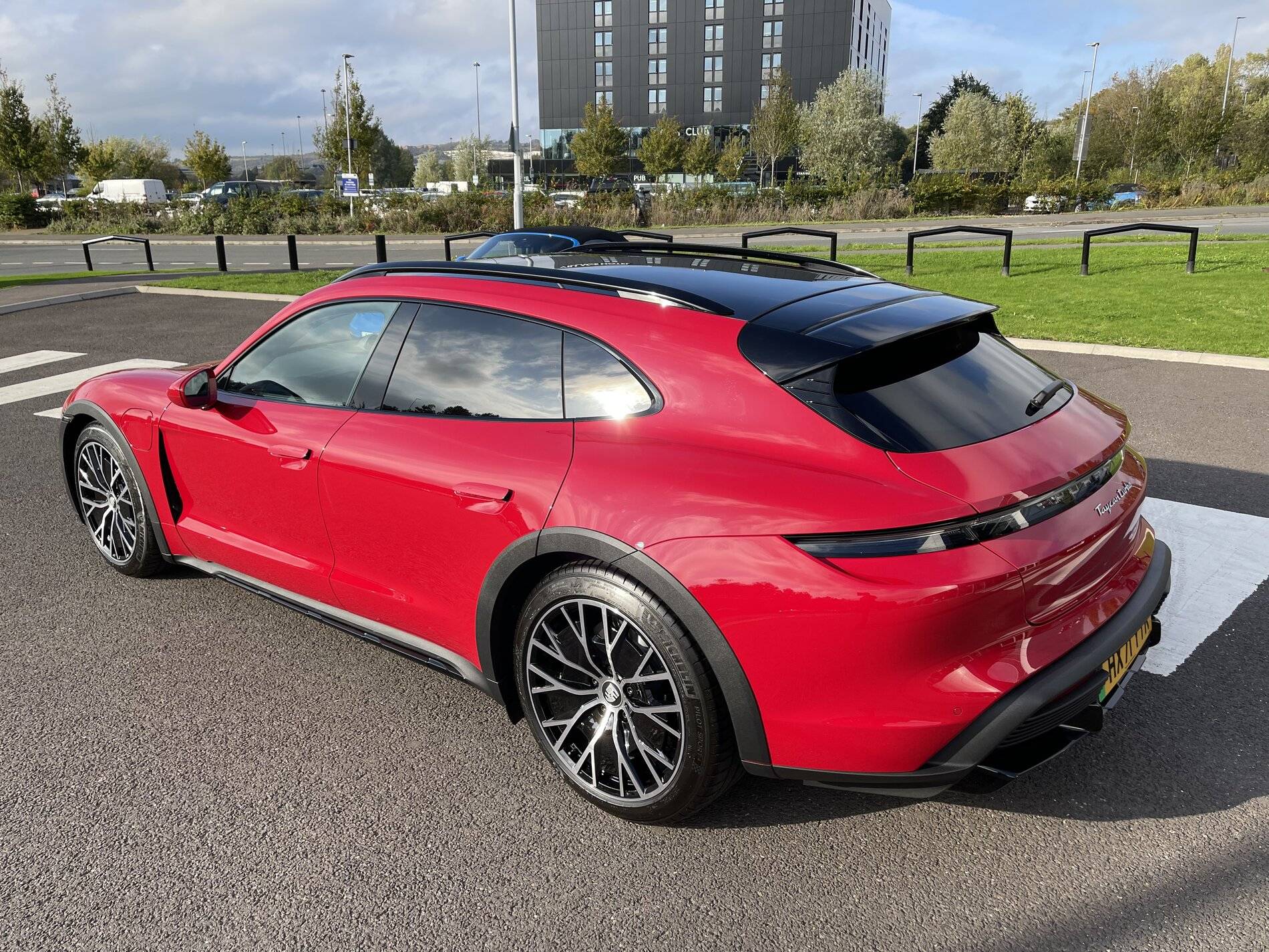 Porsche Taycan Carmine Red Turbo Cross Turismo - two weeks into ownership Photo 28-10-2021, 14 51 13