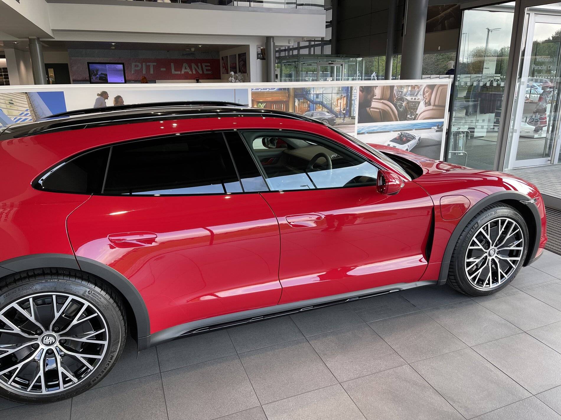 Porsche Taycan Carmine Red Turbo Cross Turismo - two weeks into ownership Photo 28-10-2021, 14 44 12